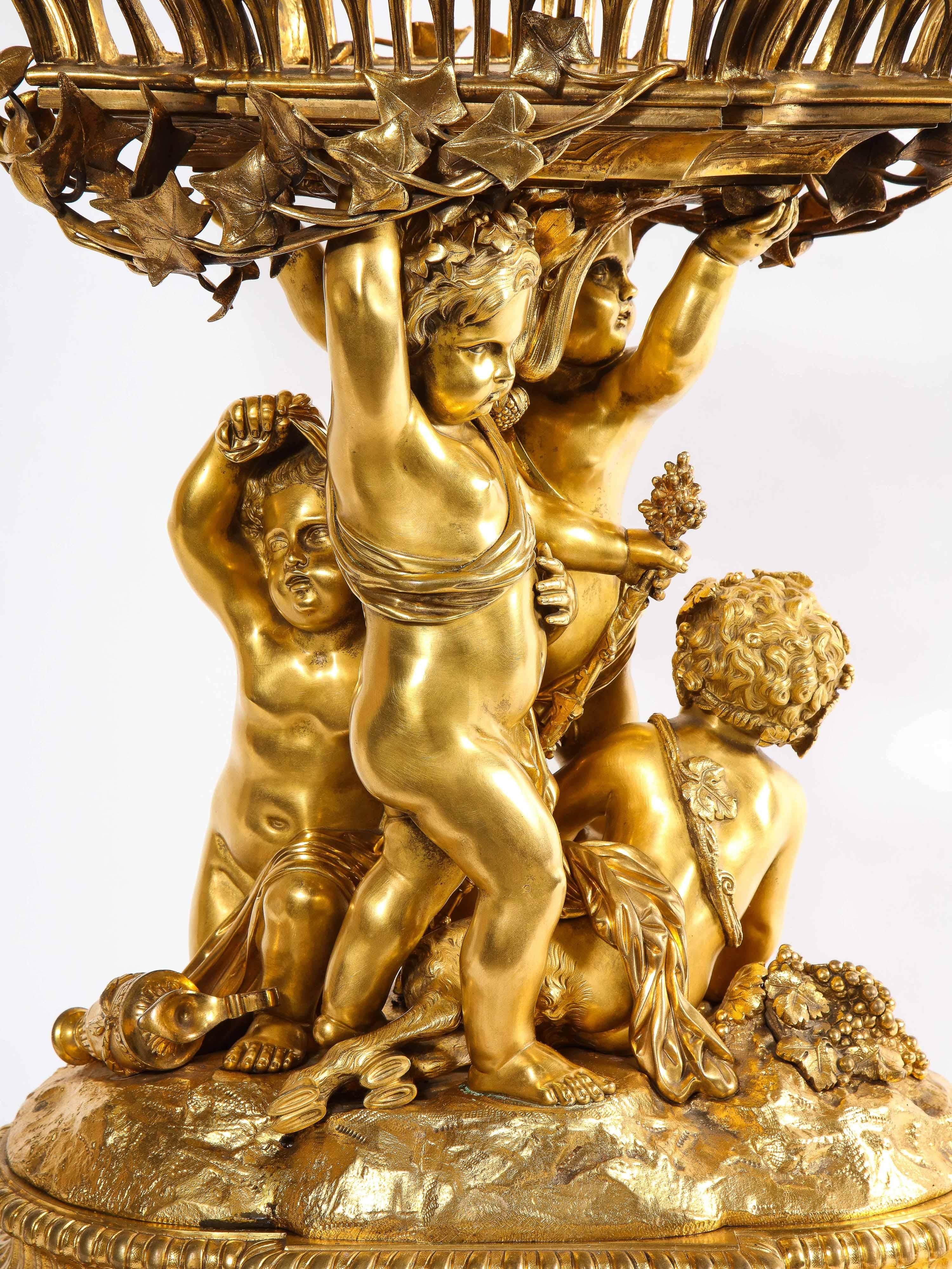 Centre de table exquis en bronze doré de Napoléon III, Circa 1880 en vente 5