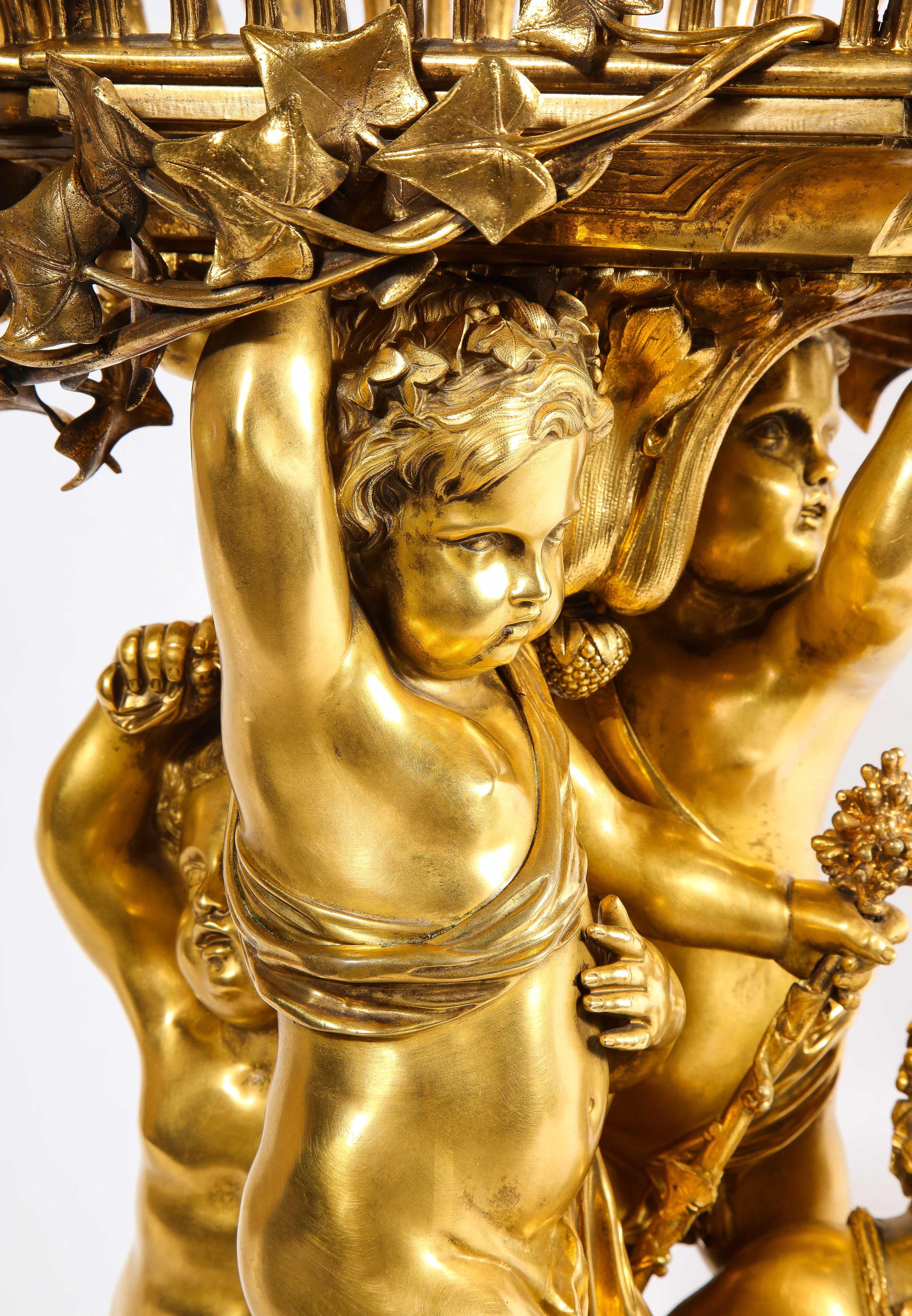Centre de table exquis en bronze doré de Napoléon III, Circa 1880 en vente 6