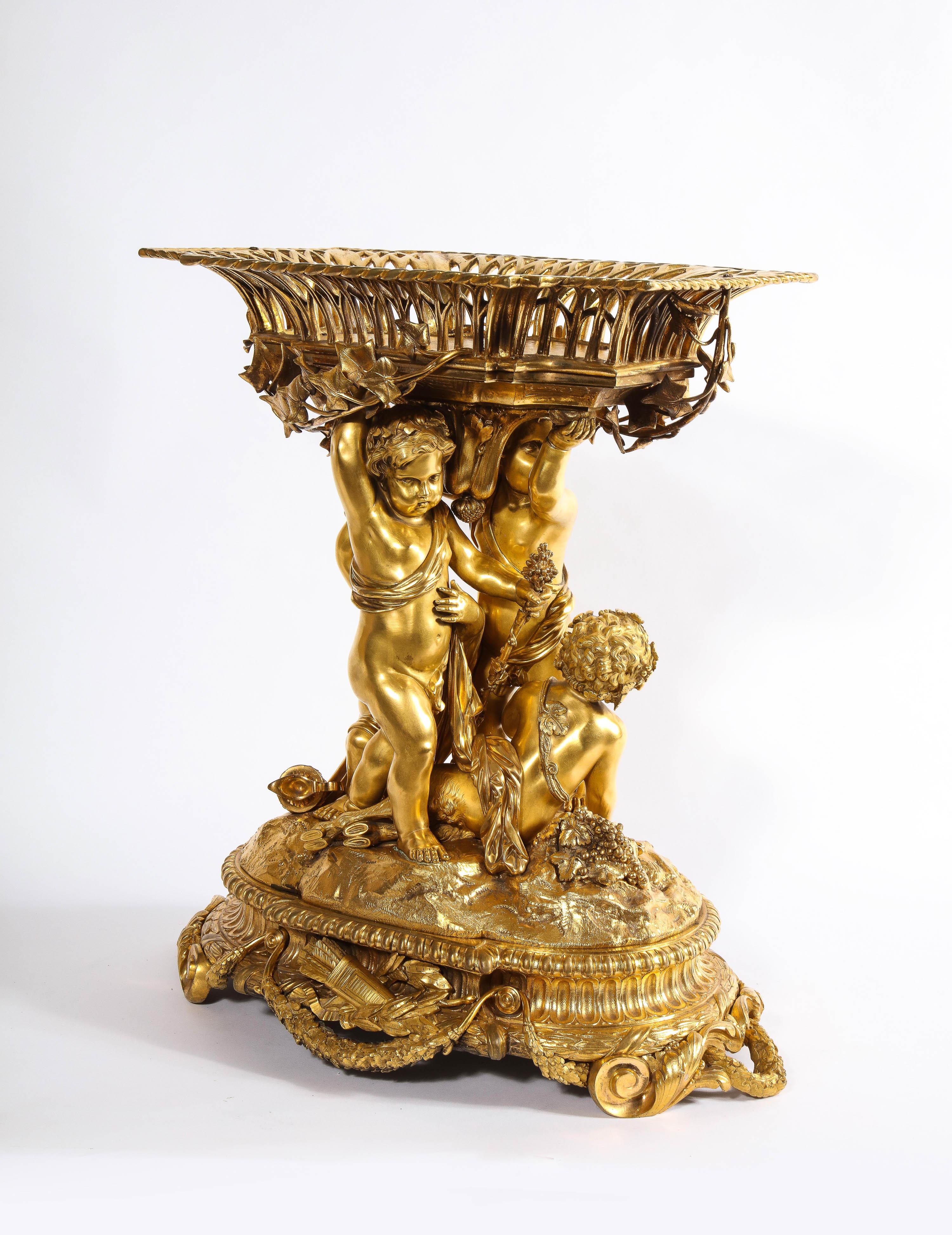 Centre de table exquis en bronze doré de Napoléon III, Circa 1880 en vente 10