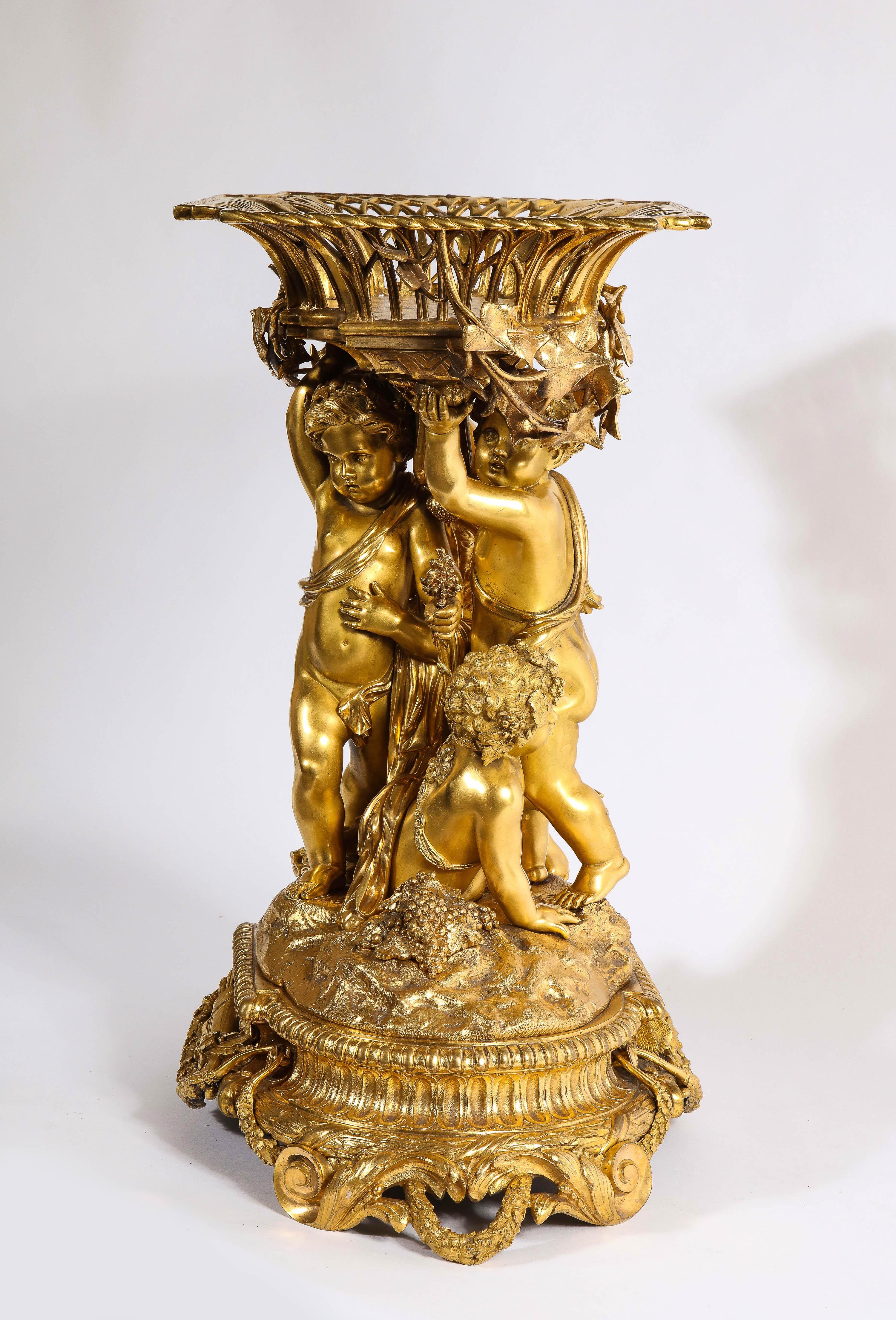 Centre de table exquis en bronze doré de Napoléon III, Circa 1880 en vente 13