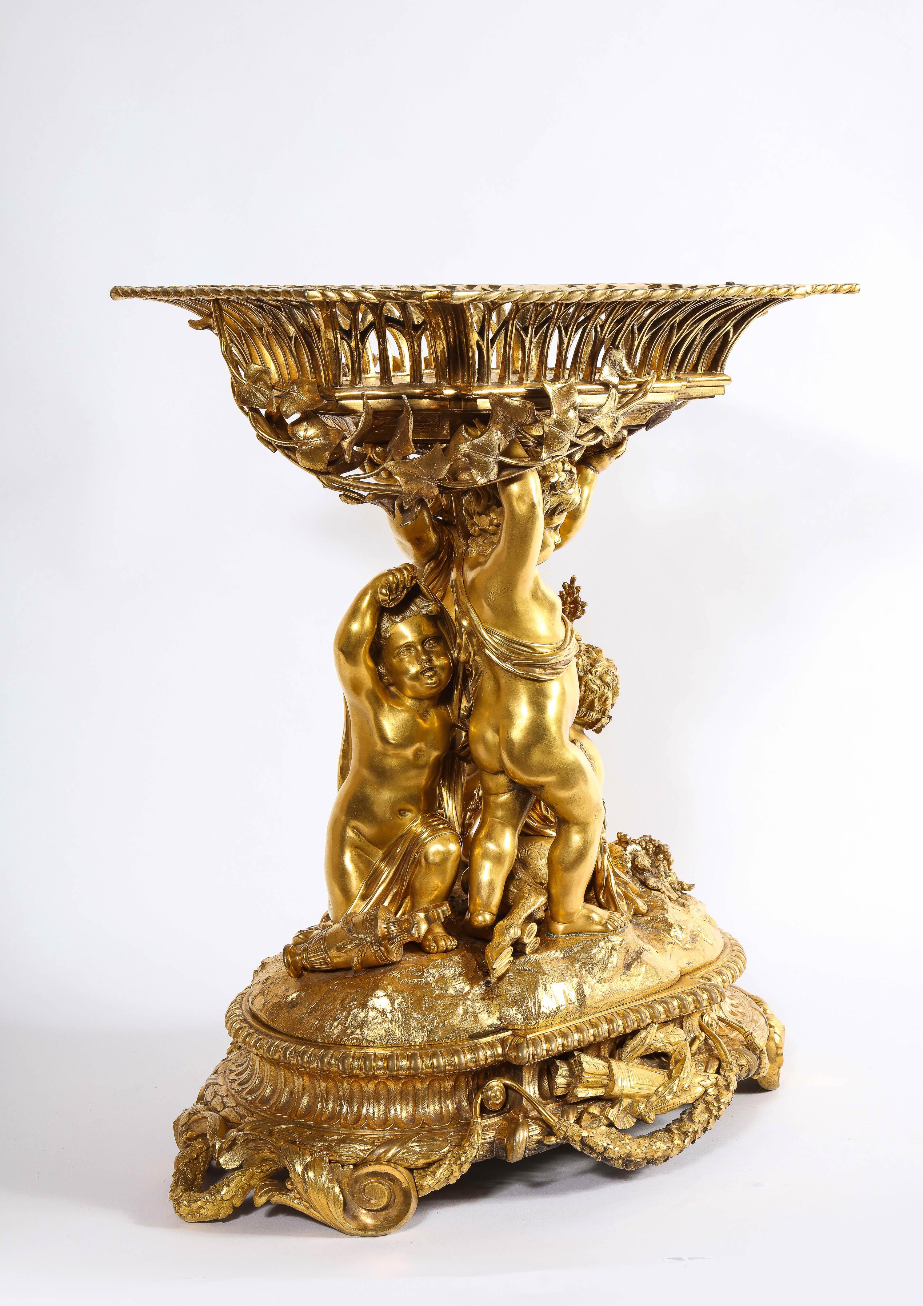 Centre de table exquis en bronze doré de Napoléon III, Circa 1880 en vente 3