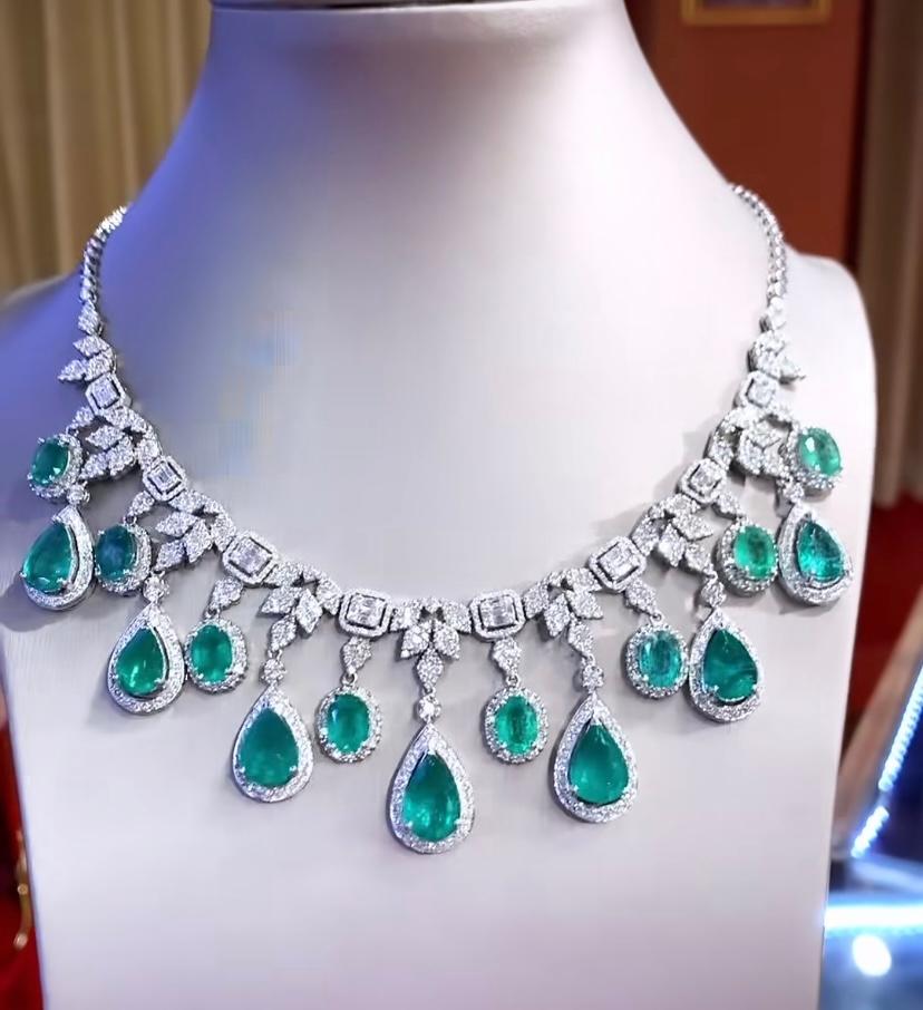 Halskette aus 18 Karat Gold, AIG-zertifiziert 36,19 Karat Zambia Smaragde Diamanten 12,44 Karat  im Zustand „Neu“ im Angebot in Massafra, IT