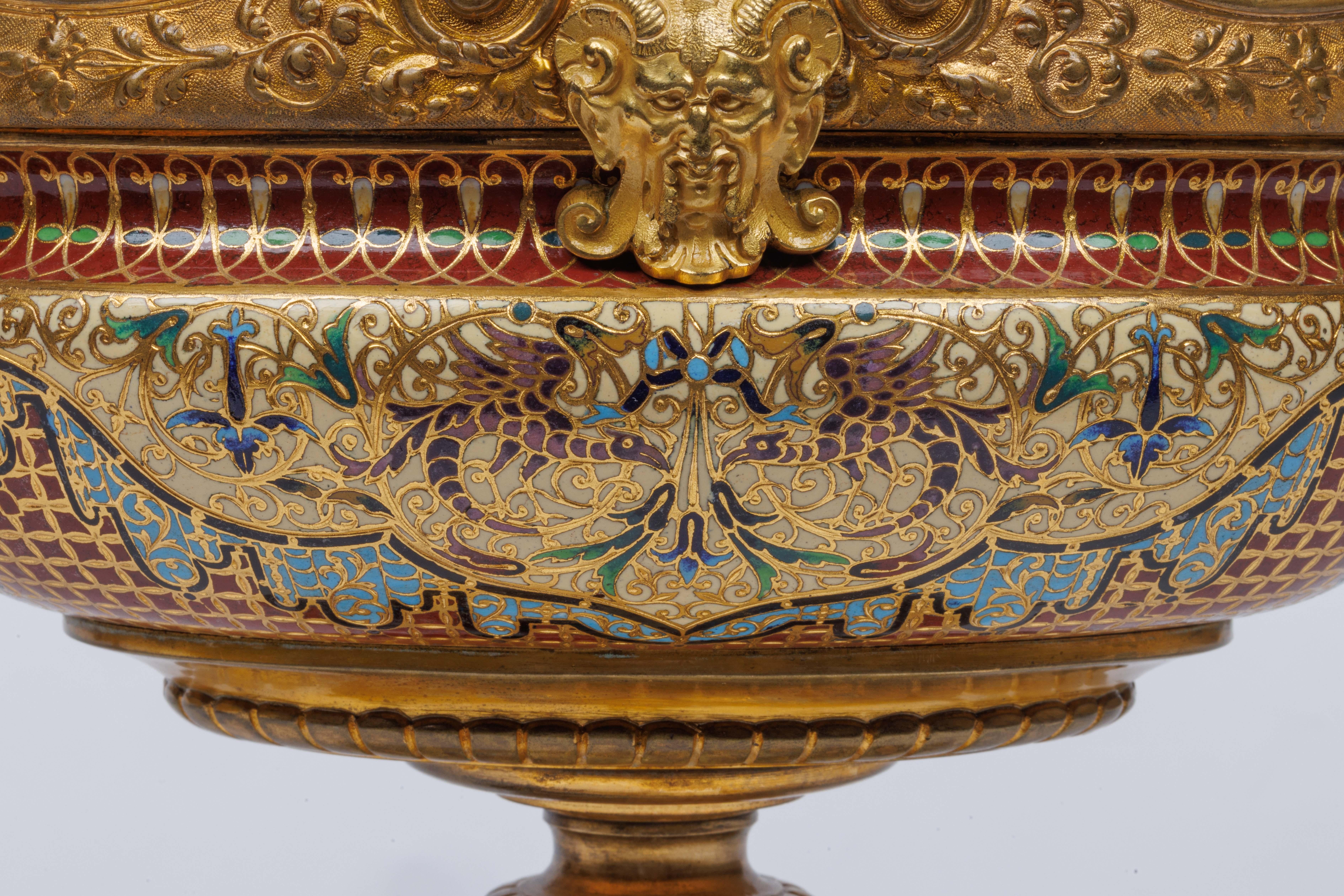 Napoleone III Una squisita coppia di giardiniere francesi del XIX secolo in ormolu e smalto champleve