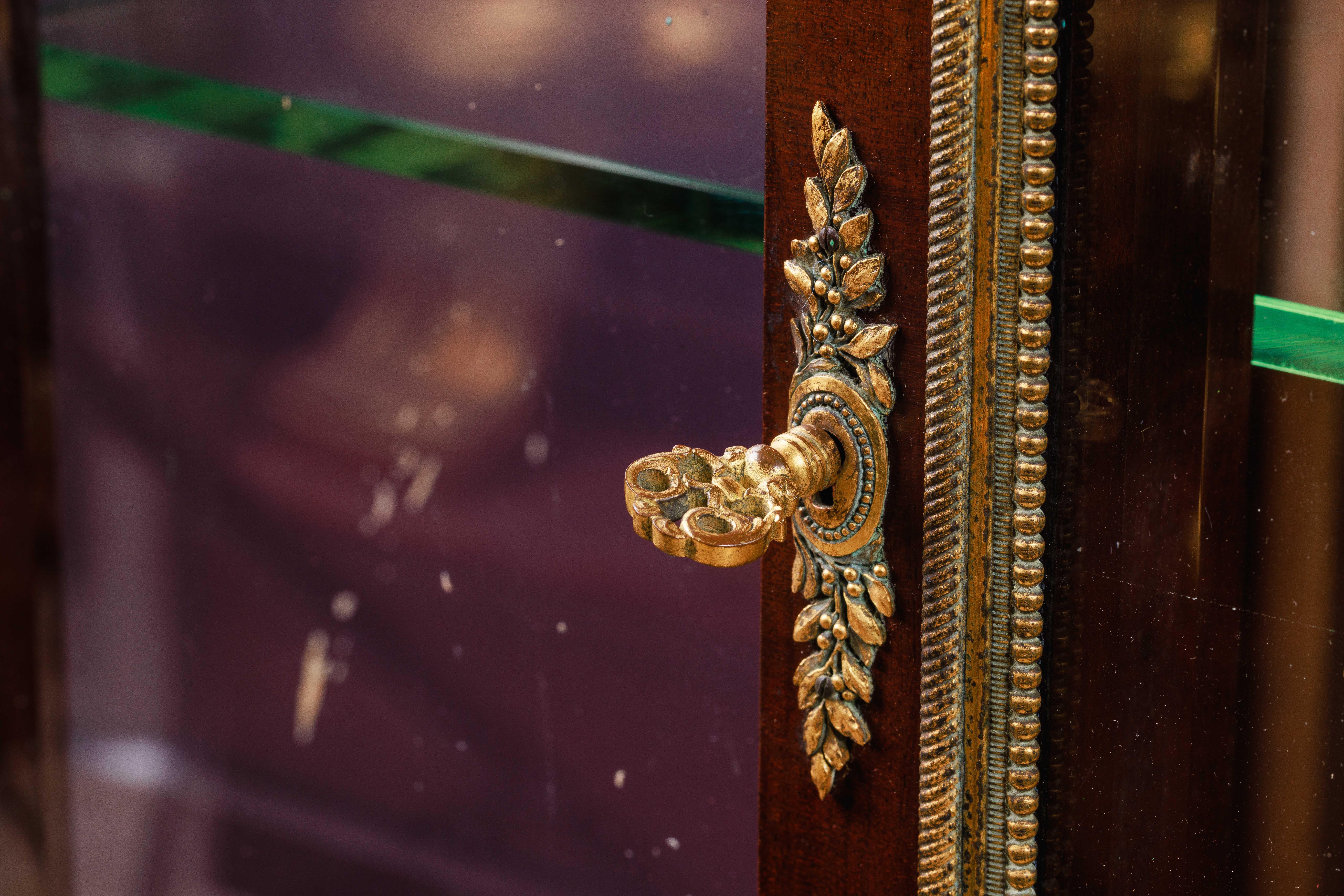 Squisito mobile commode francese di qualità con montatura in ormolu, 1880 ca. 6
