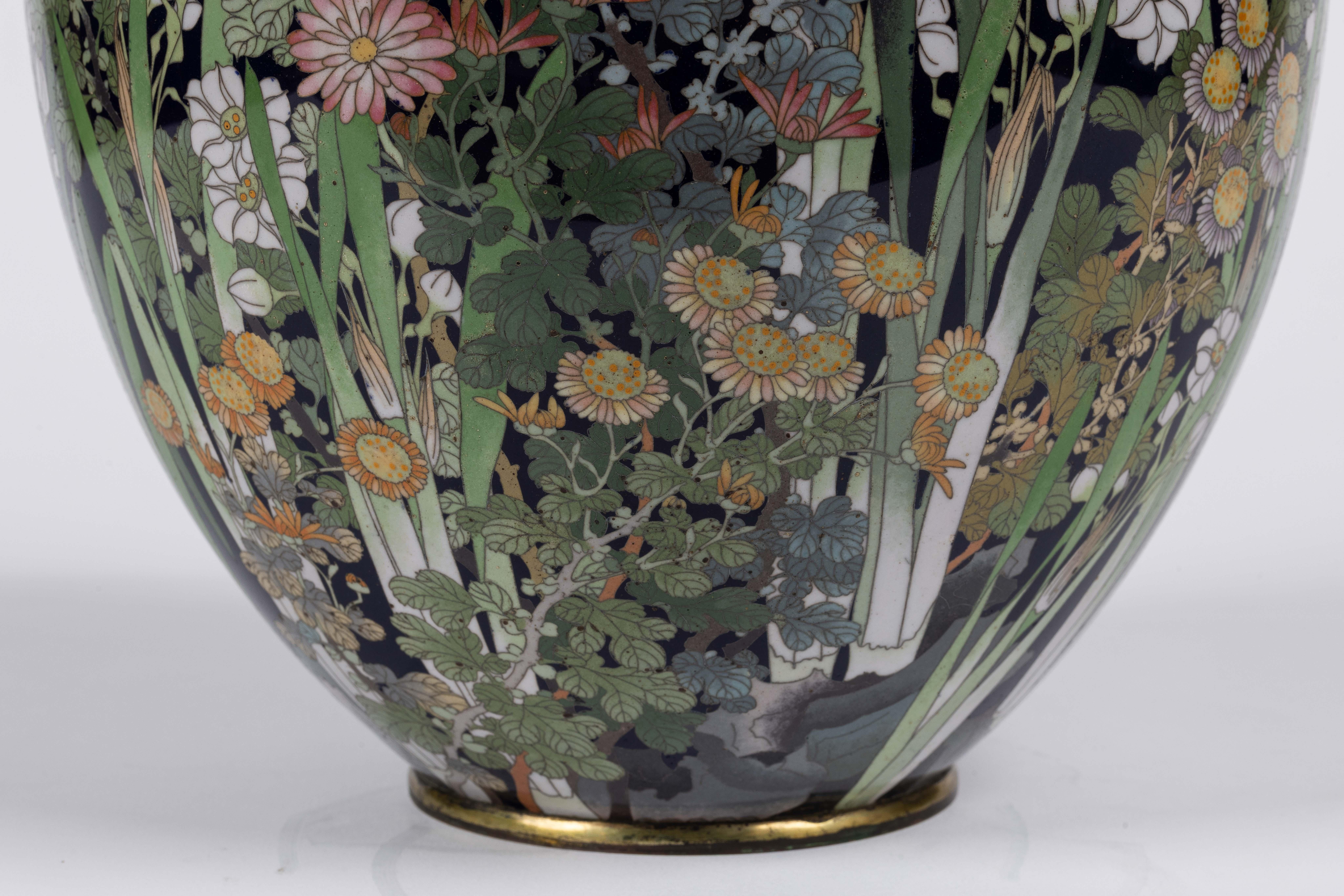 Vase à bourgeons en émail cloisonné japonais de la période Meiji, d'une qualité exquise  en vente 4
