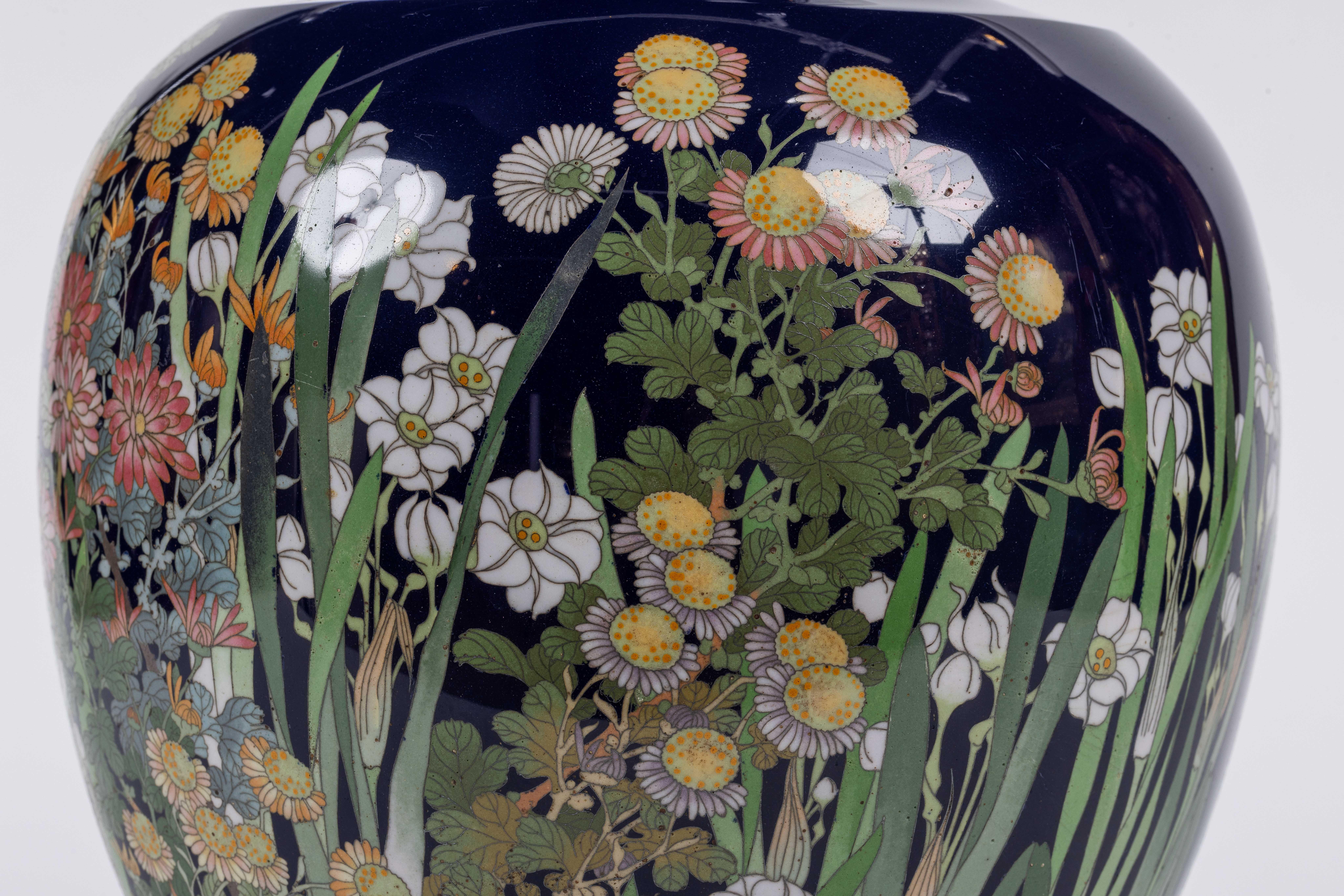 Vase à bourgeons en émail cloisonné japonais de la période Meiji, d'une qualité exquise  en vente 5