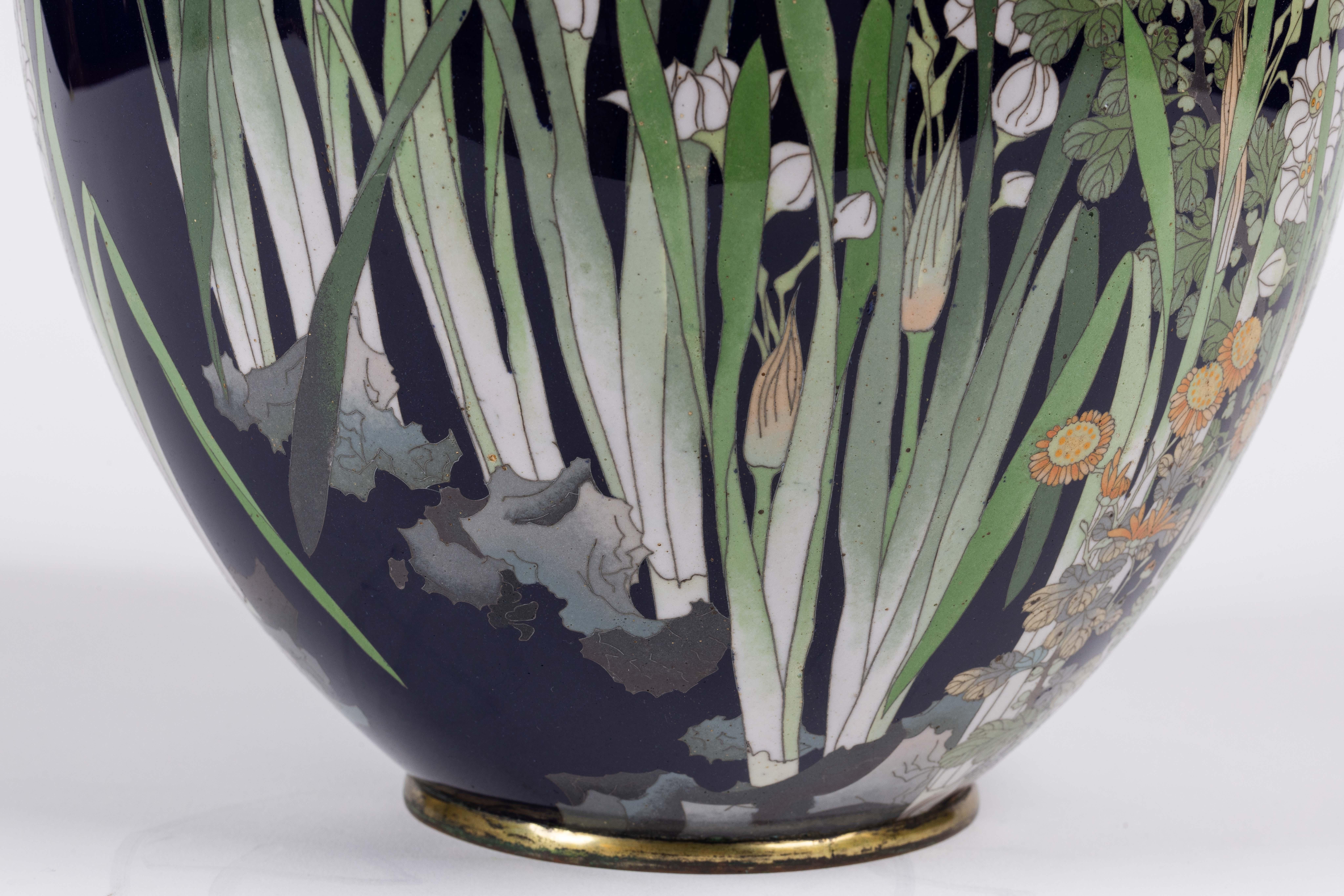 Vase à bourgeons en émail cloisonné japonais de la période Meiji, d'une qualité exquise  en vente 9