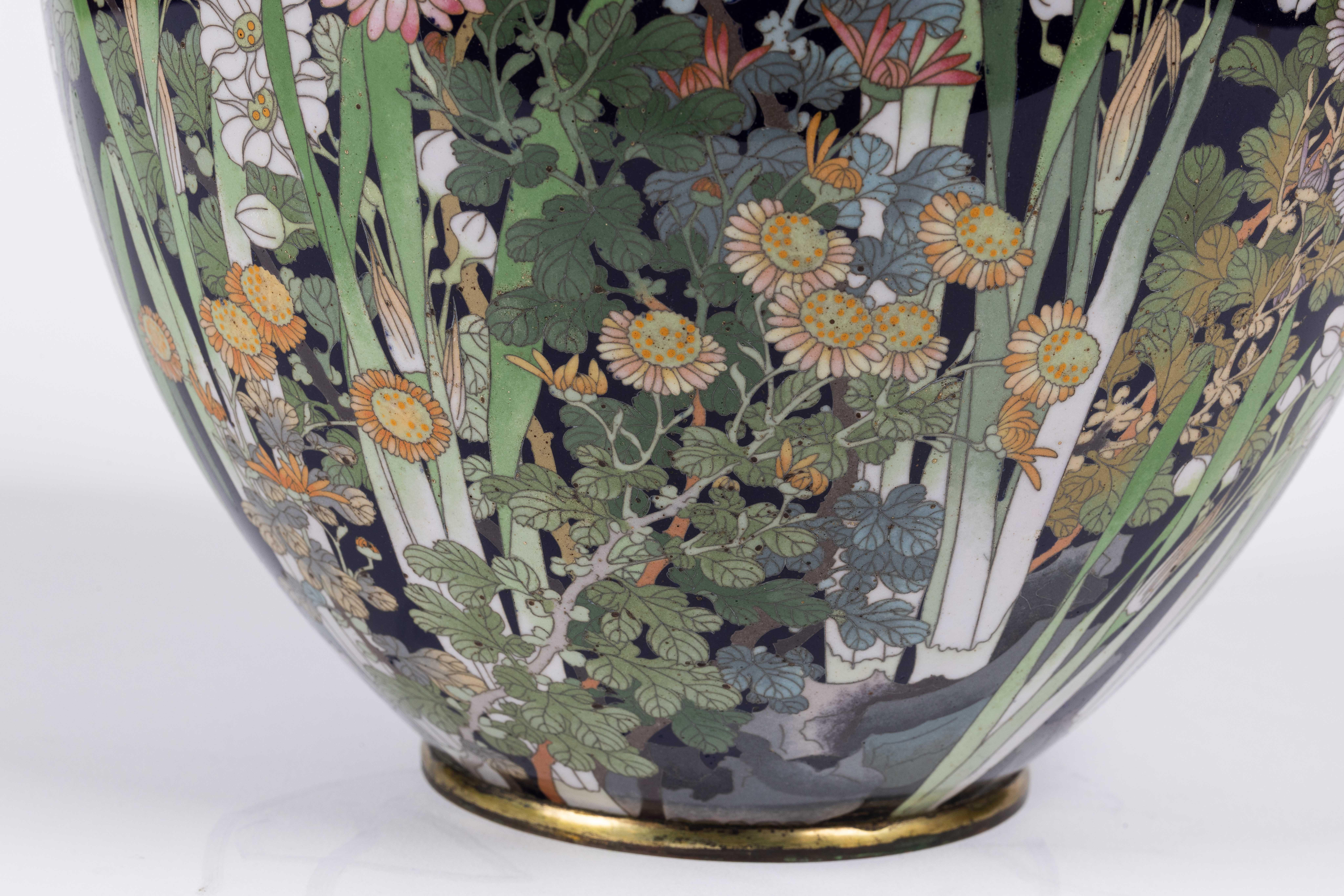 Vase à bourgeons en émail cloisonné japonais de la période Meiji, d'une qualité exquise  en vente 12