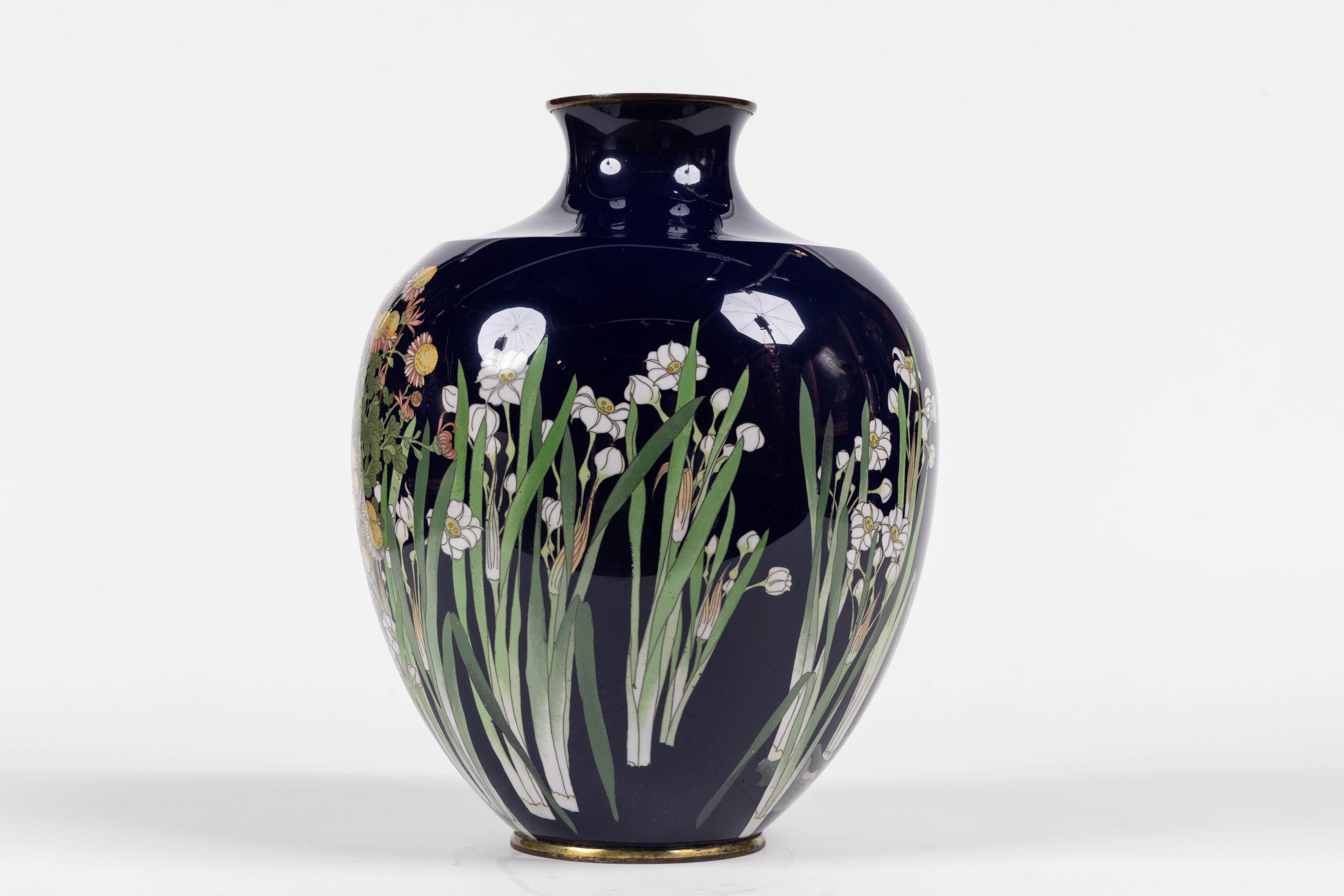 Japonais Vase à bourgeons en émail cloisonné japonais de la période Meiji, d'une qualité exquise  en vente