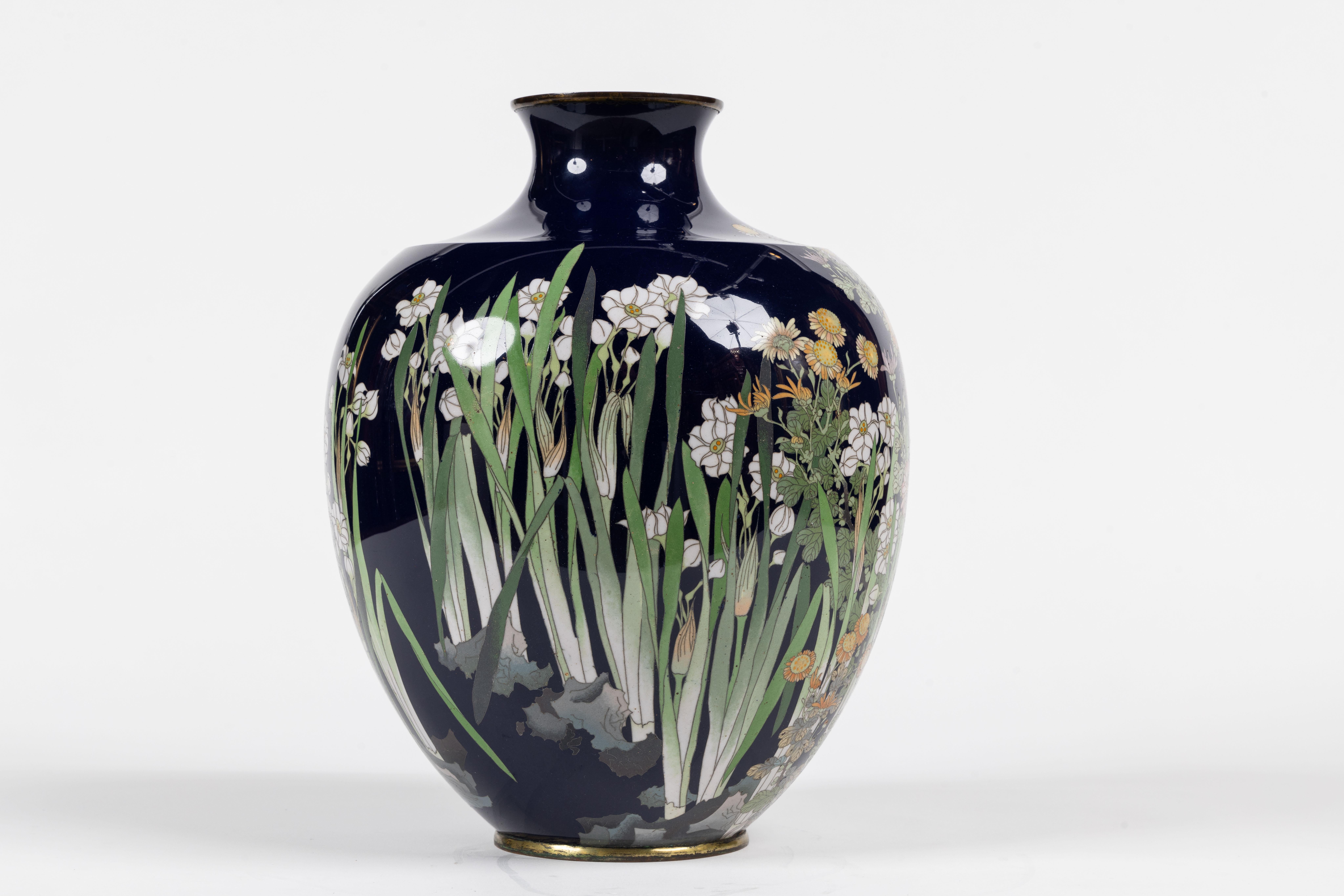 XIXe siècle Vase à bourgeons en émail cloisonné japonais de la période Meiji, d'une qualité exquise  en vente