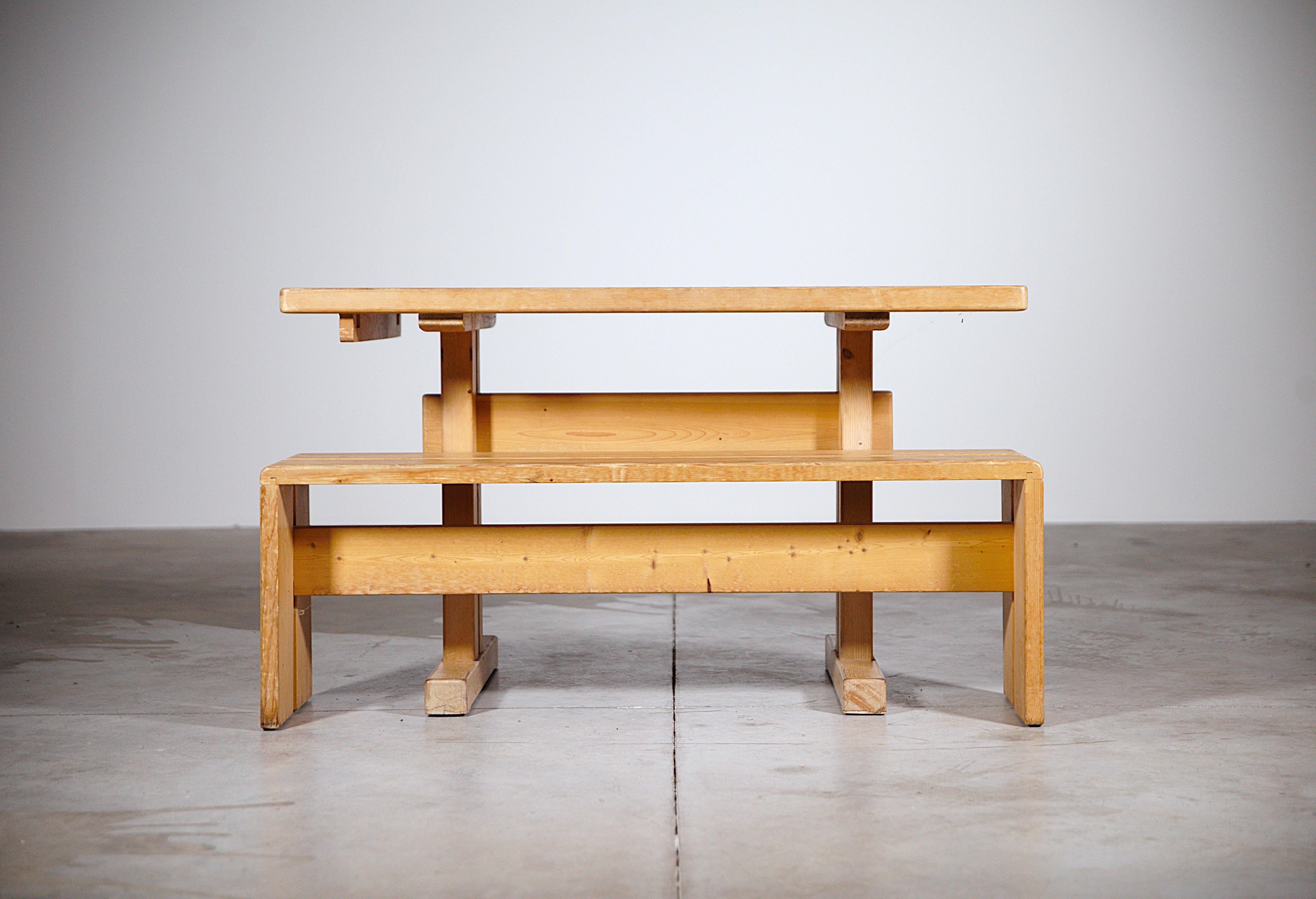 An Extending Table and Bench by Charlotte Perriand Les Arcs France 1970s In Good Condition For Sale In HYÈRES, FR