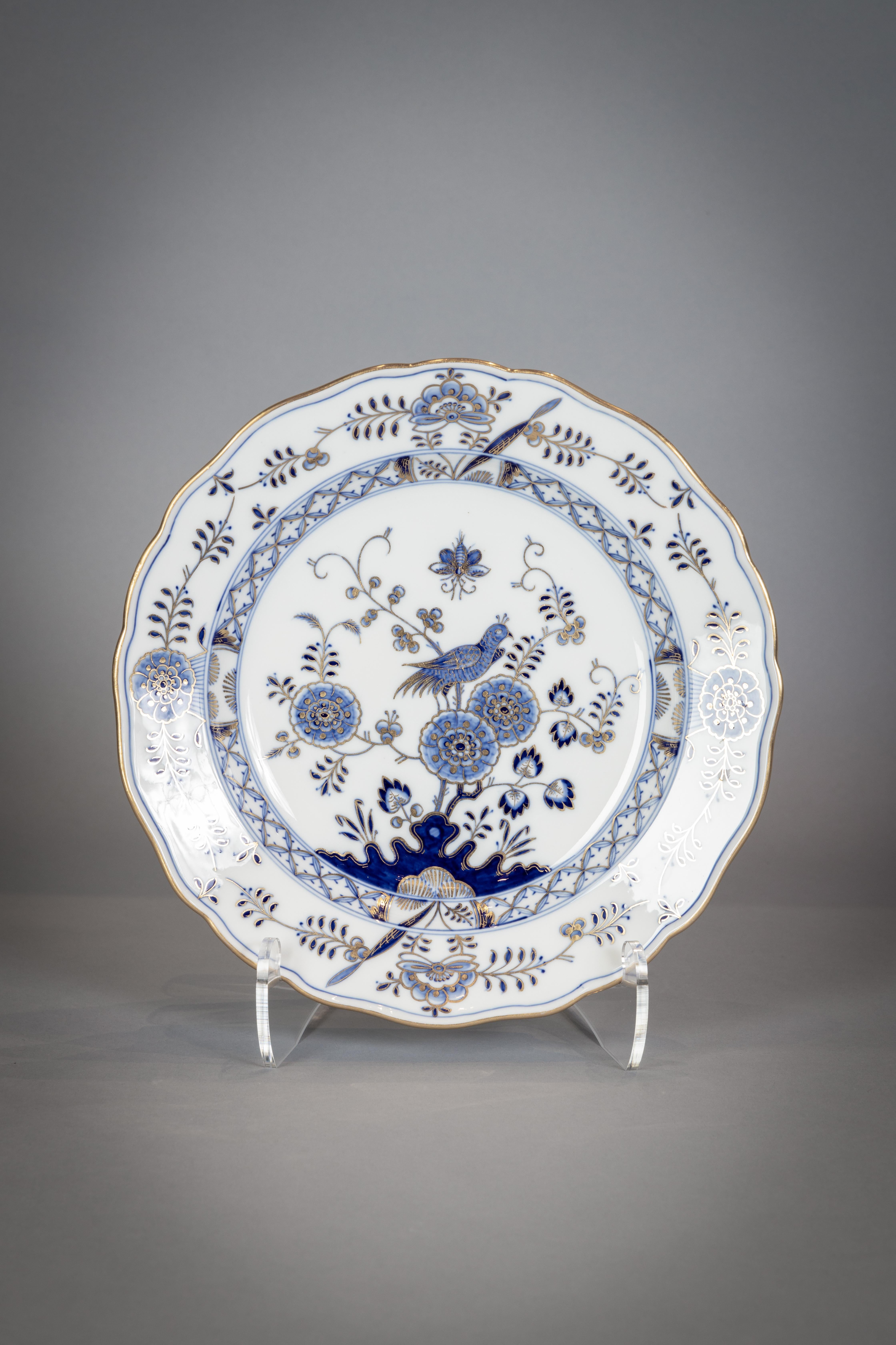 Extensive Assembled Meissen Blue and White Bird Model Dinner Service, circa 1890 For Sale 9