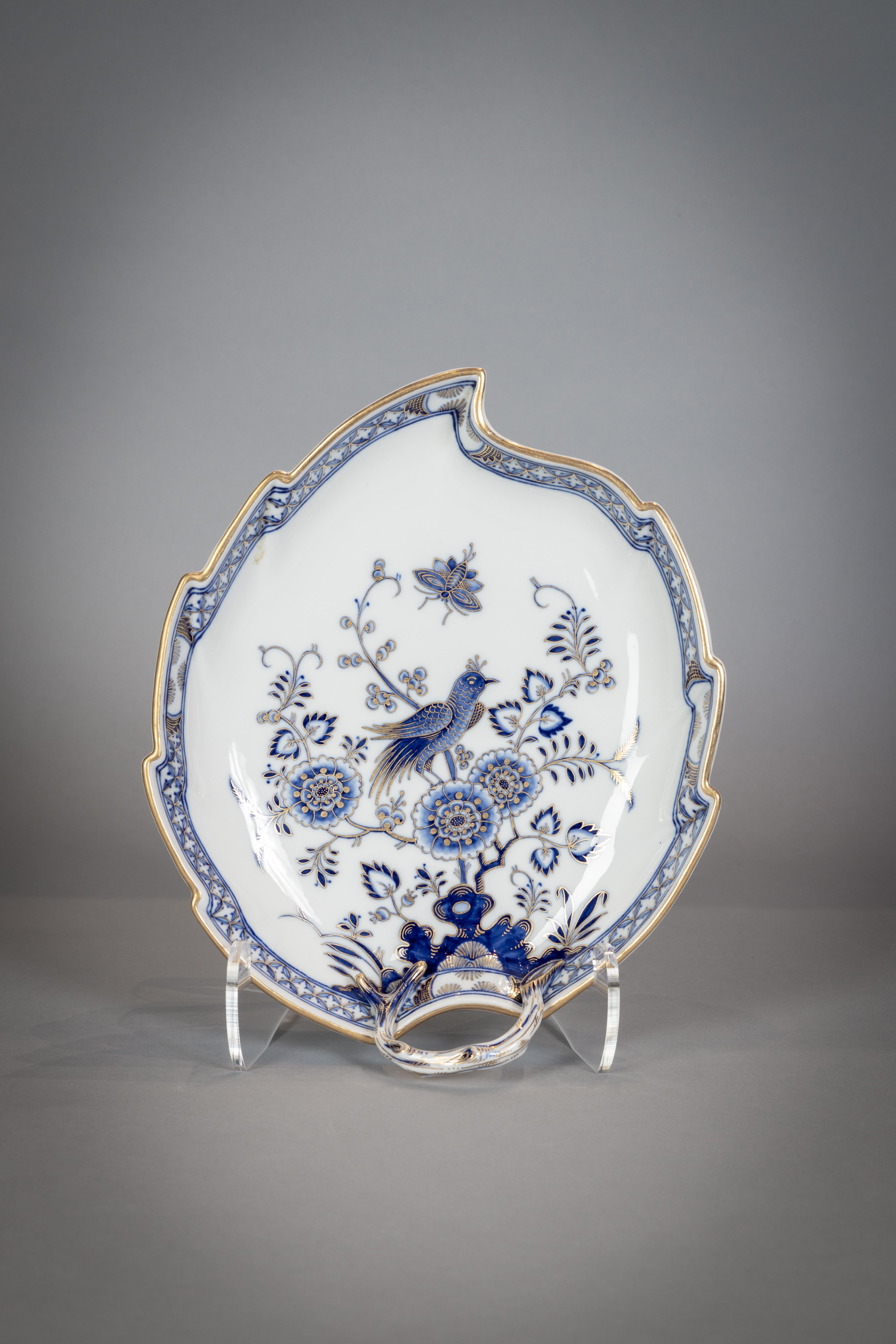 Extensive Assembled Meissen Blue and White Bird Model Dinner Service, circa 1890 For Sale 12