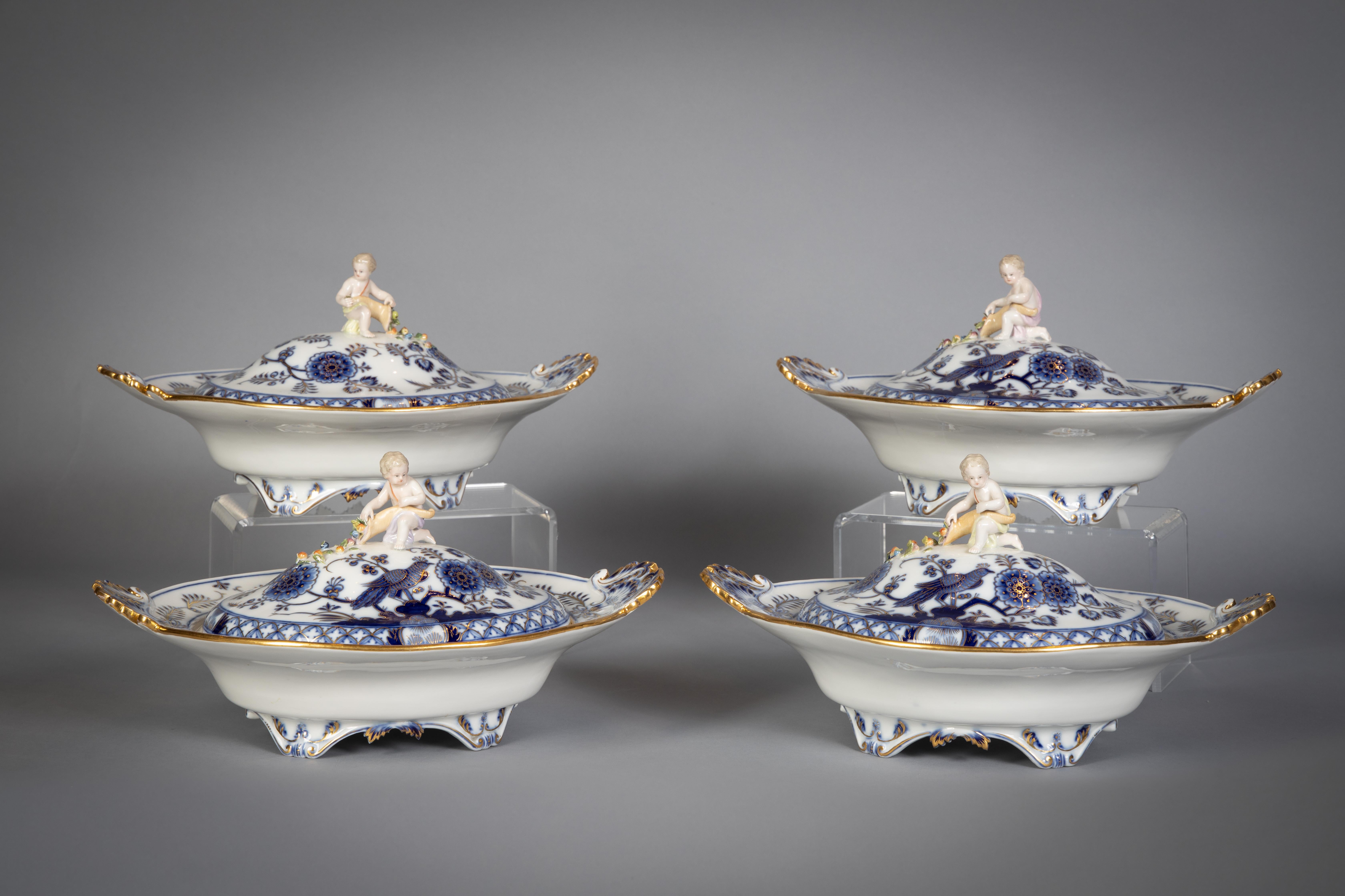 Extensive Assembled Meissen Blue and White Bird Model Dinner Service, circa 1890 For Sale 13
