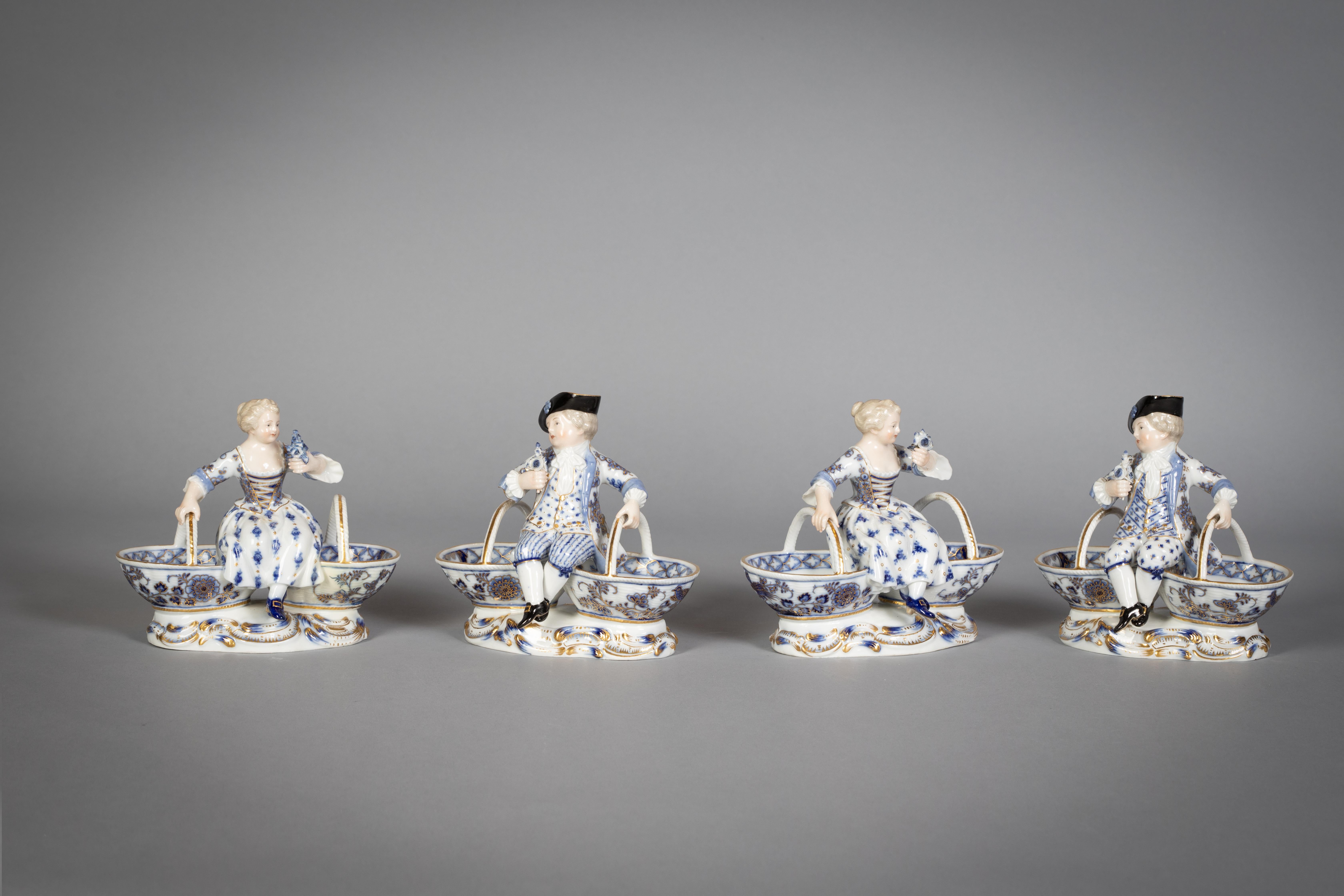 Extensive Assembled Meissen Blue and White Bird Model Dinner Service, circa 1890 For Sale 14