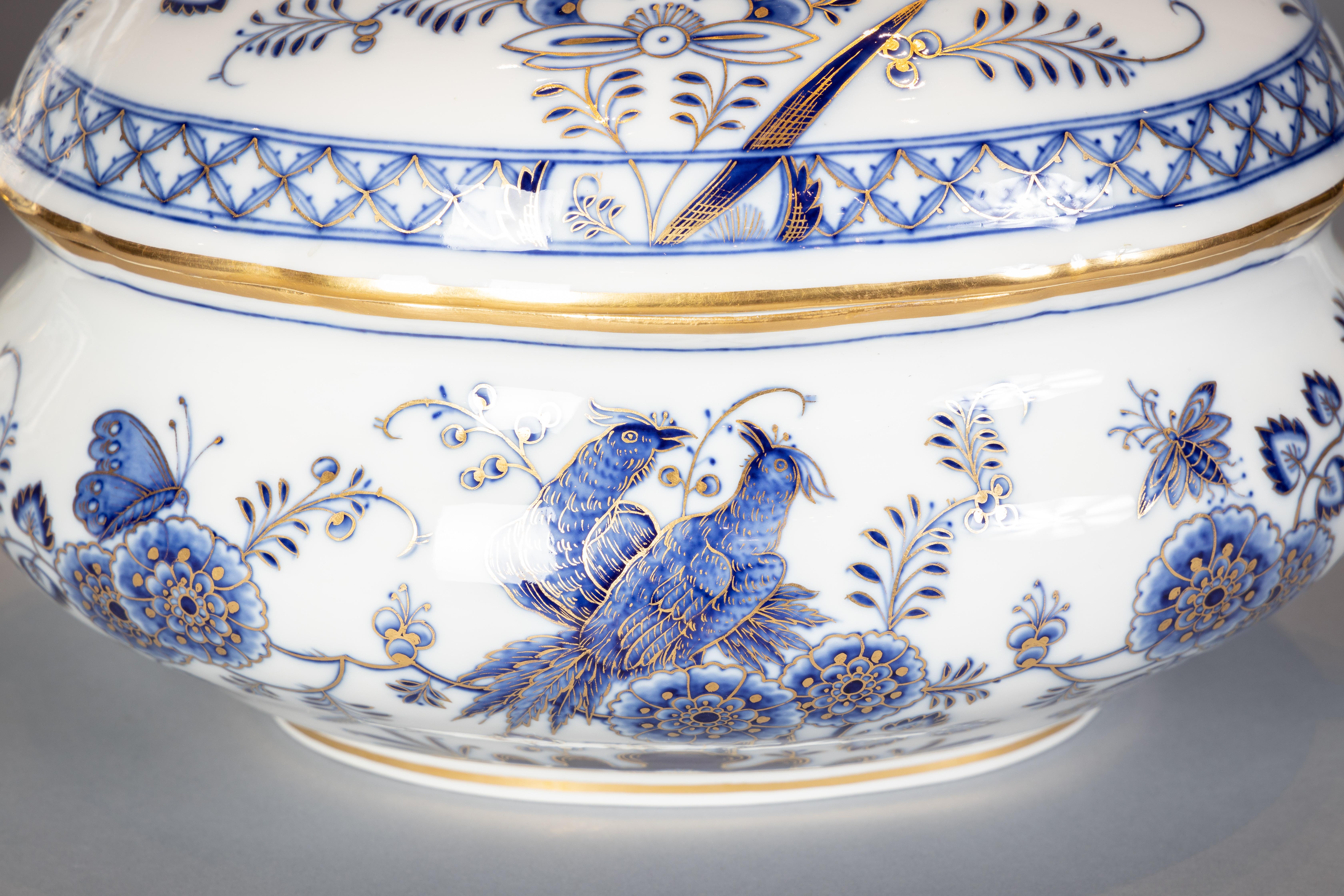 Late 19th Century Extensive Assembled Meissen Blue and White Bird Model Dinner Service, circa 1890 For Sale