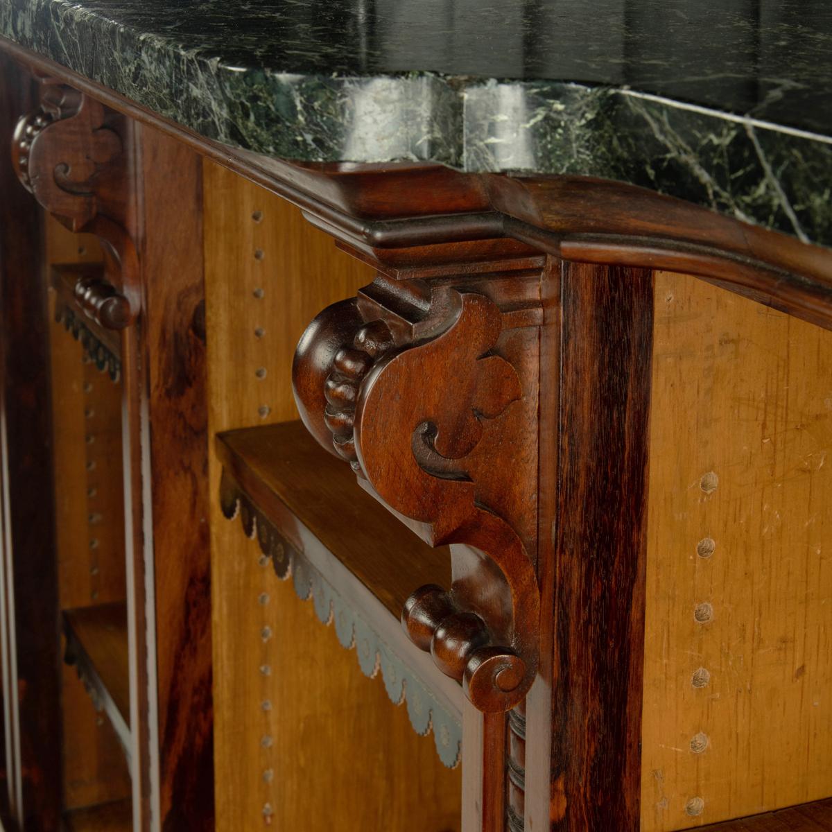 An extensive William IV Goncalo Alves breakfront open book case In Good Condition For Sale In Lymington, Hampshire