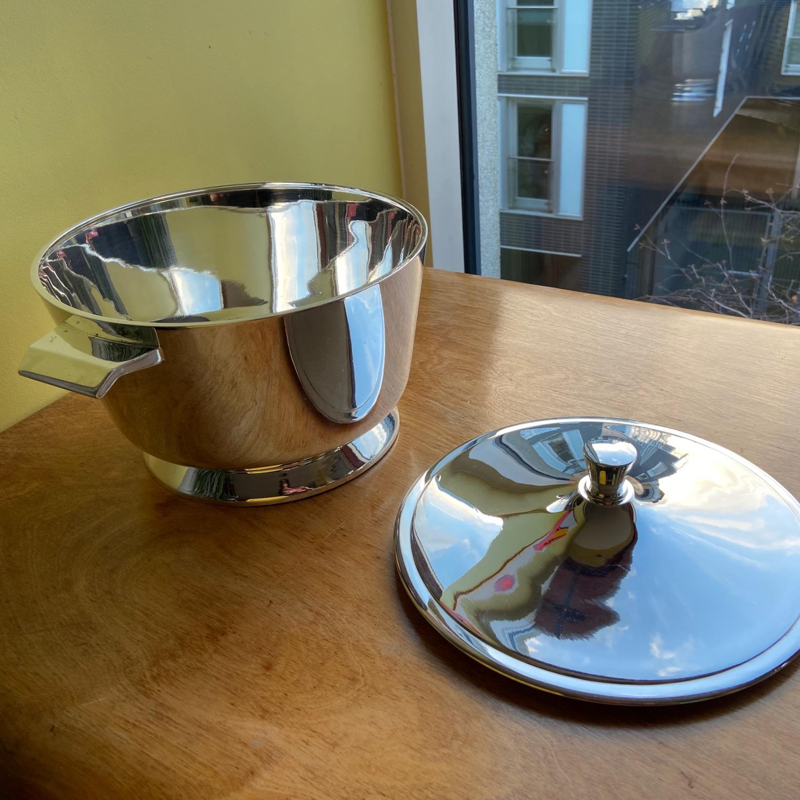20th Century A large Gio Ponti silver plated deep vegetables or soup tureen for Broggi