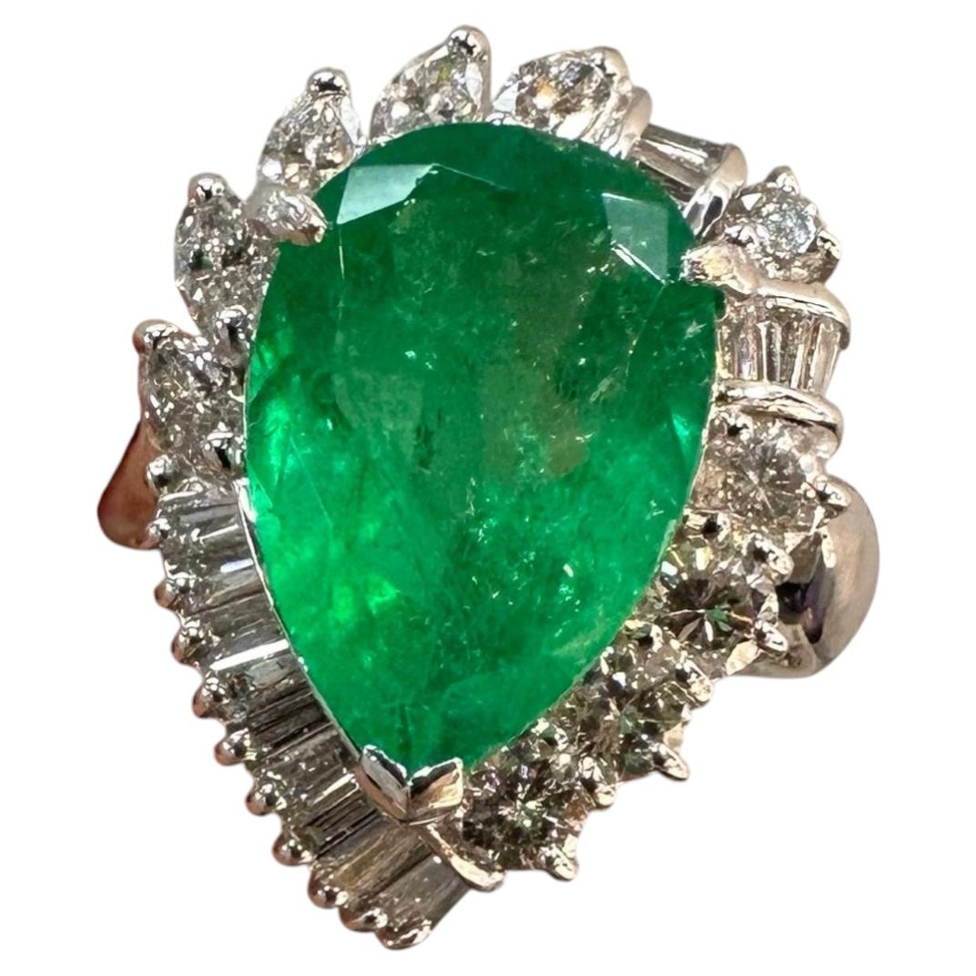 Ein außergewöhnlicher 5,87ct Kolumbien Smaragd & Diamant Platin Ring