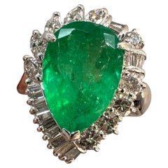 An Extraordinary 5.87ct Colombia Emerald & Diamond Platinum Ring