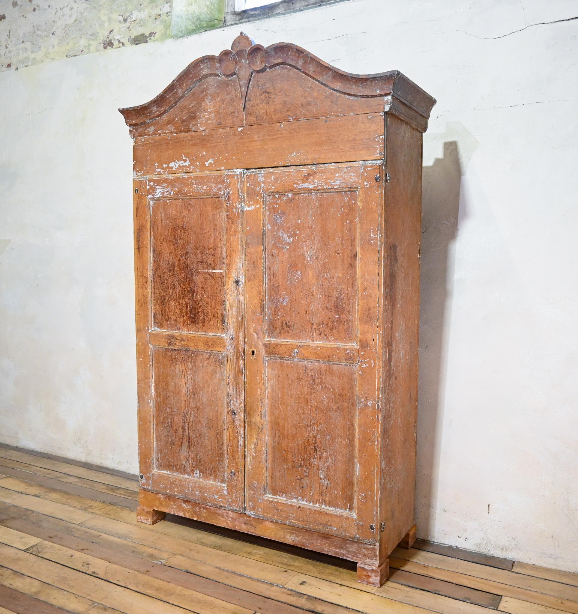 A 19th Century Swedish Painted Armoire - Cupboard  For Sale 10