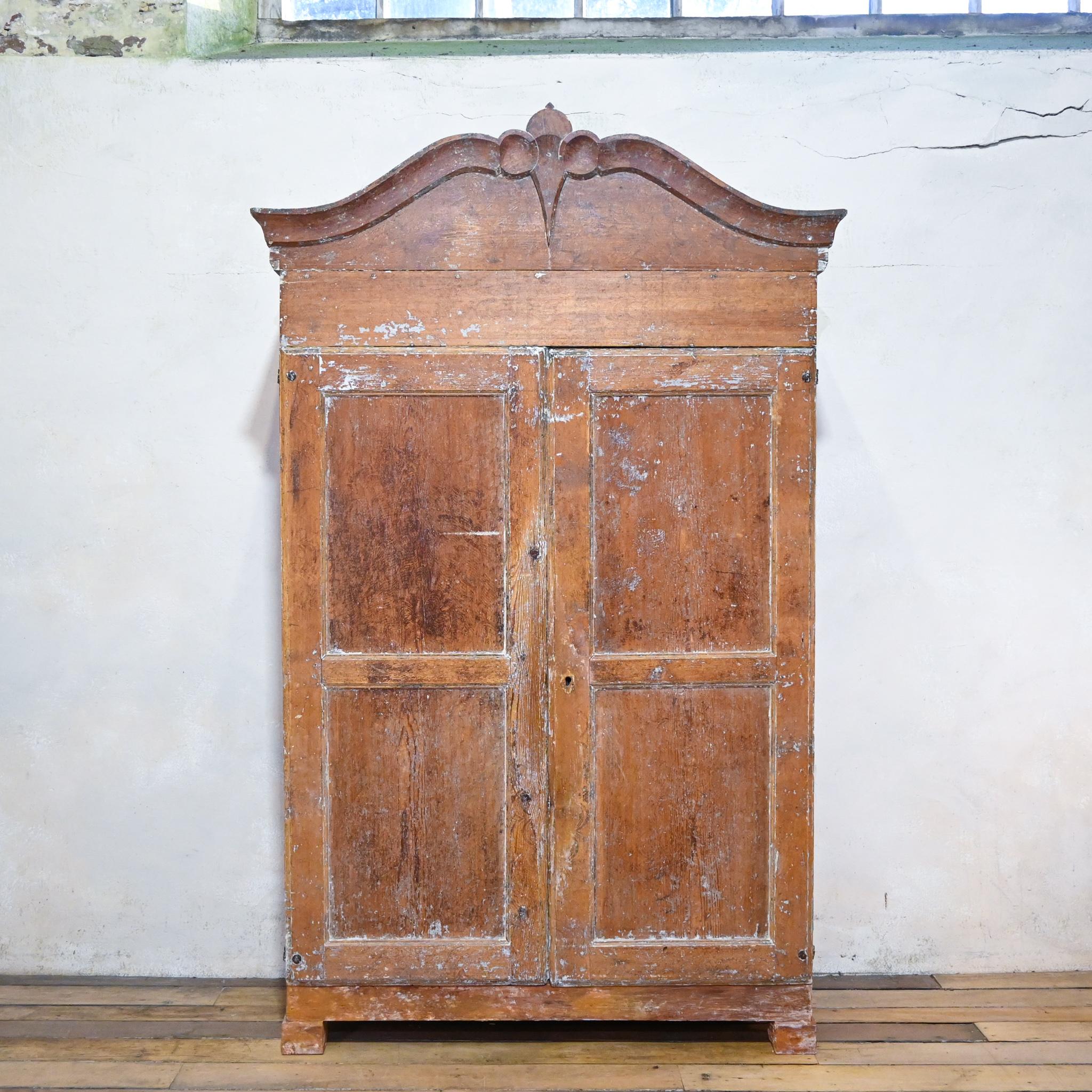 A 19th Century Swedish Painted Armoire - Cupboard  For Sale 4