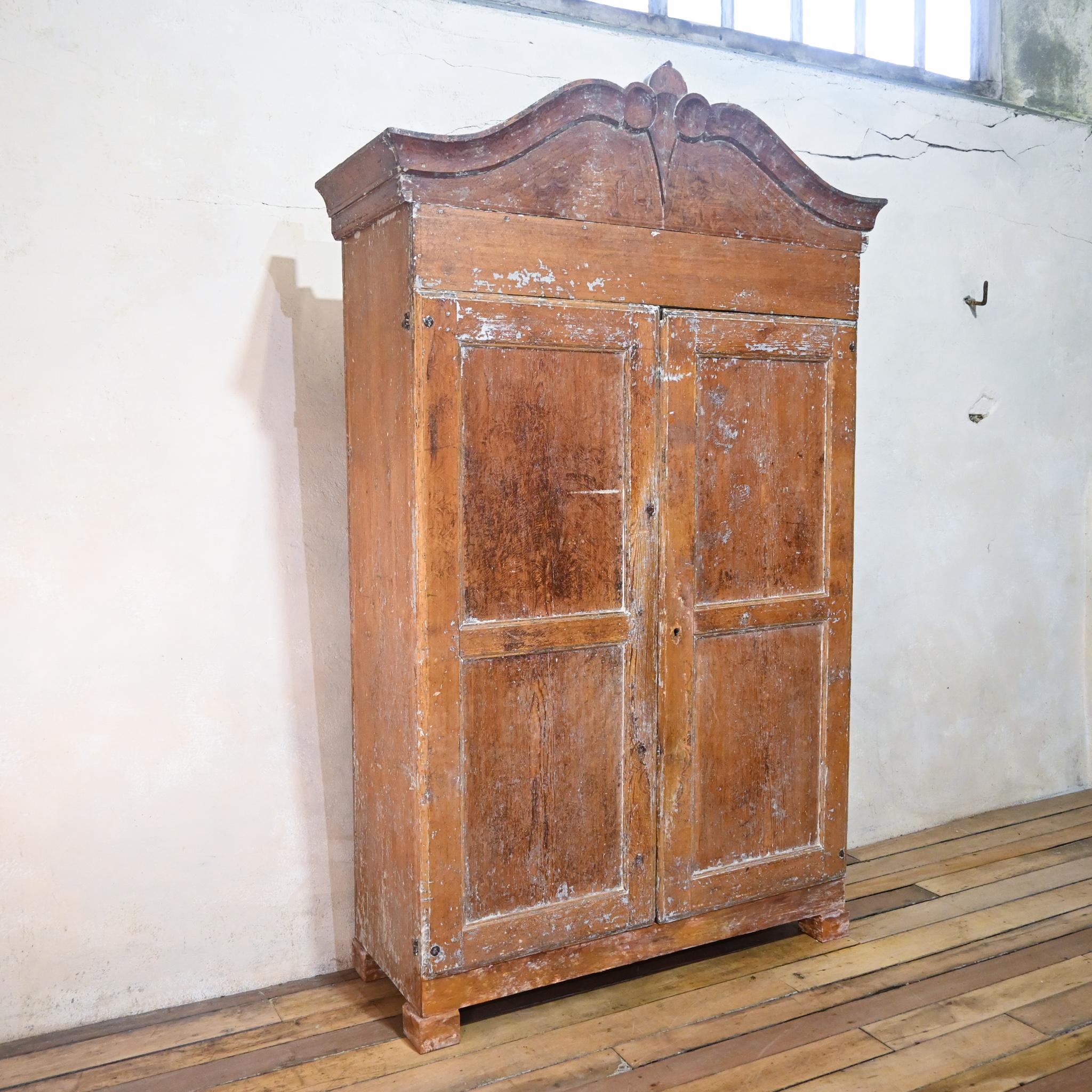 A 19th Century Swedish Painted Armoire - Cupboard  For Sale 5
