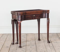 Extraordinaire table à jeux George I en acajou à trois plateaux