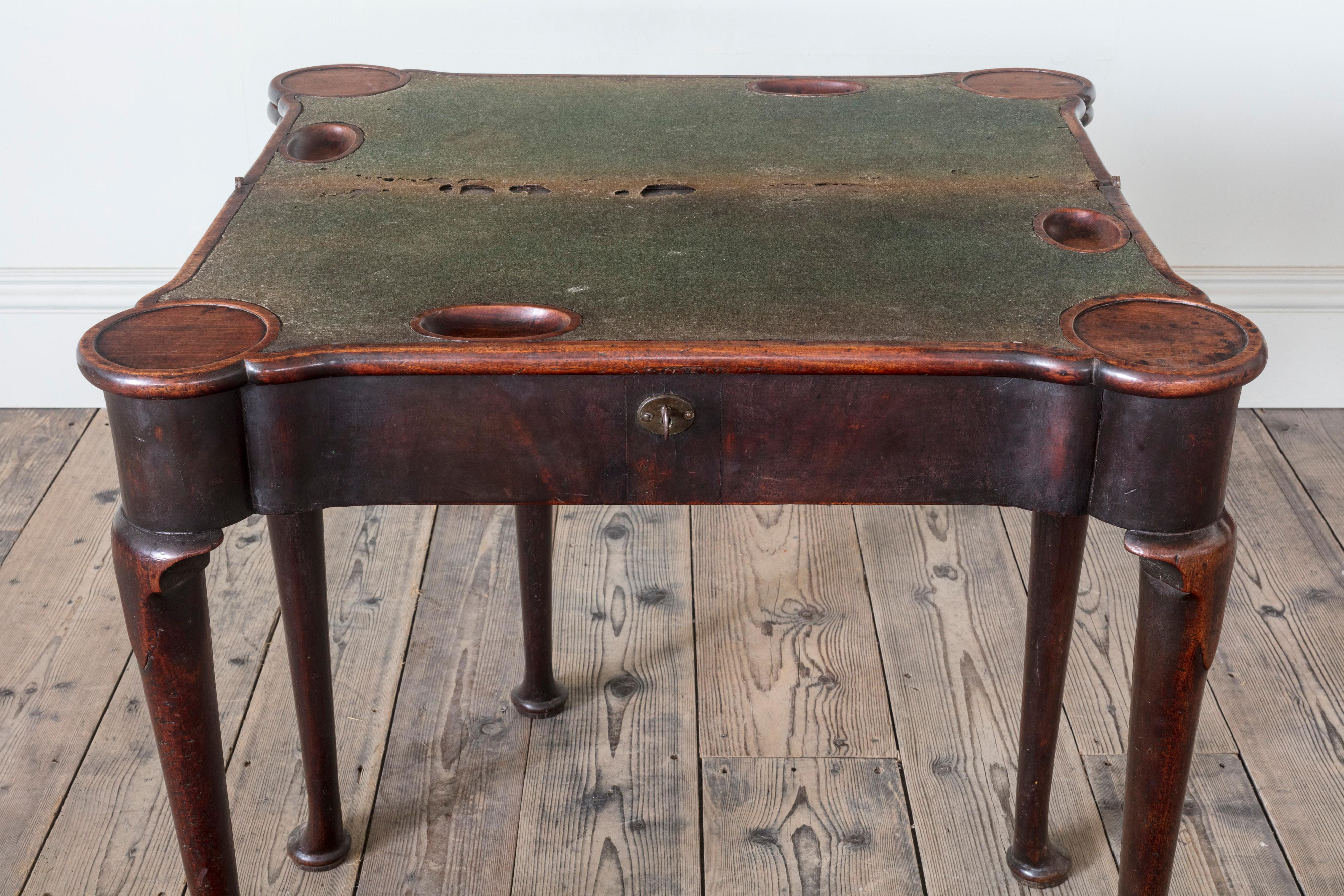 An Extraordinary George I Triple Leaf Mahogany Games Table In Good Condition For Sale In London, GB