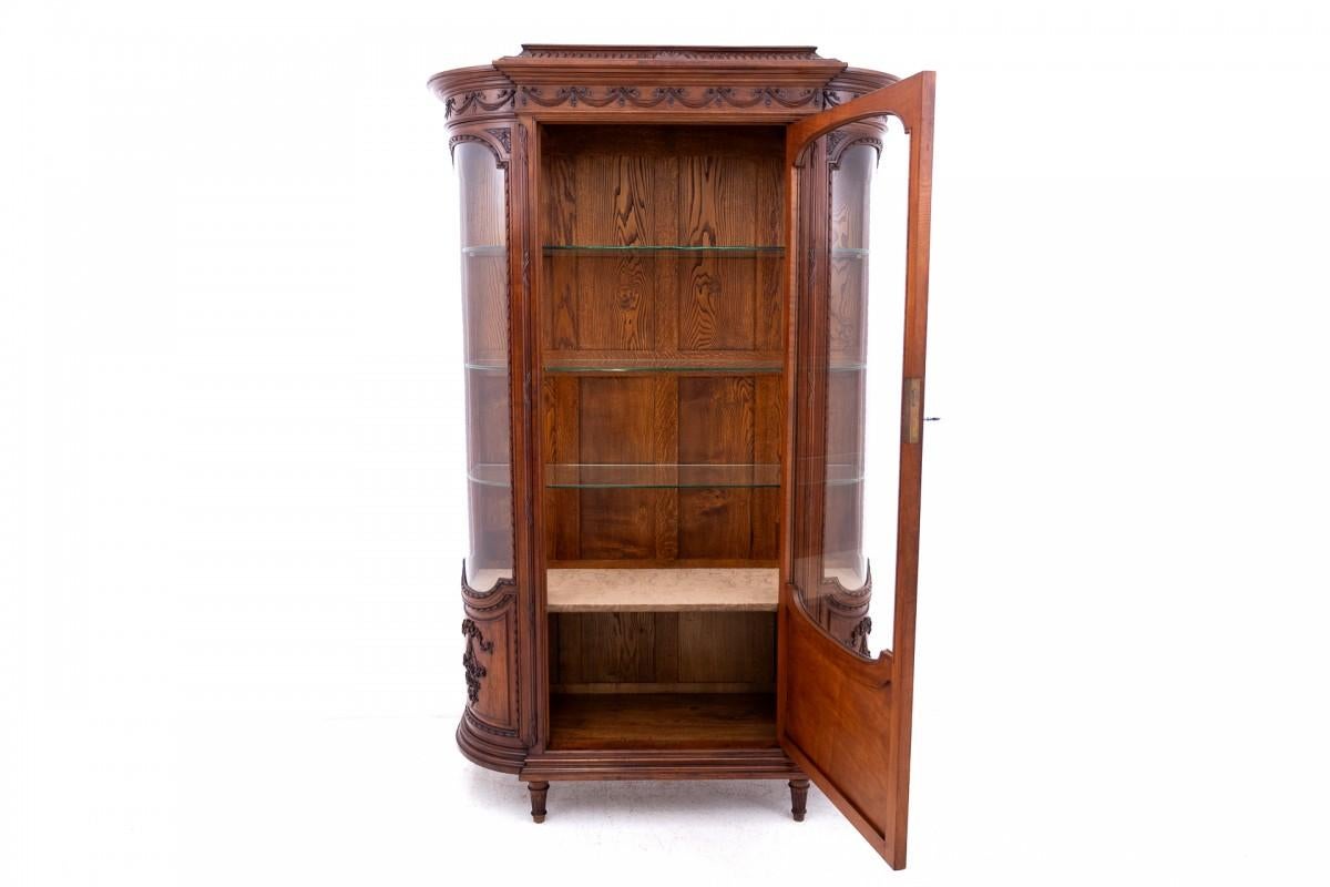 French An extraordinary Louis XVI style display cabinet, France, around 1880. For Sale