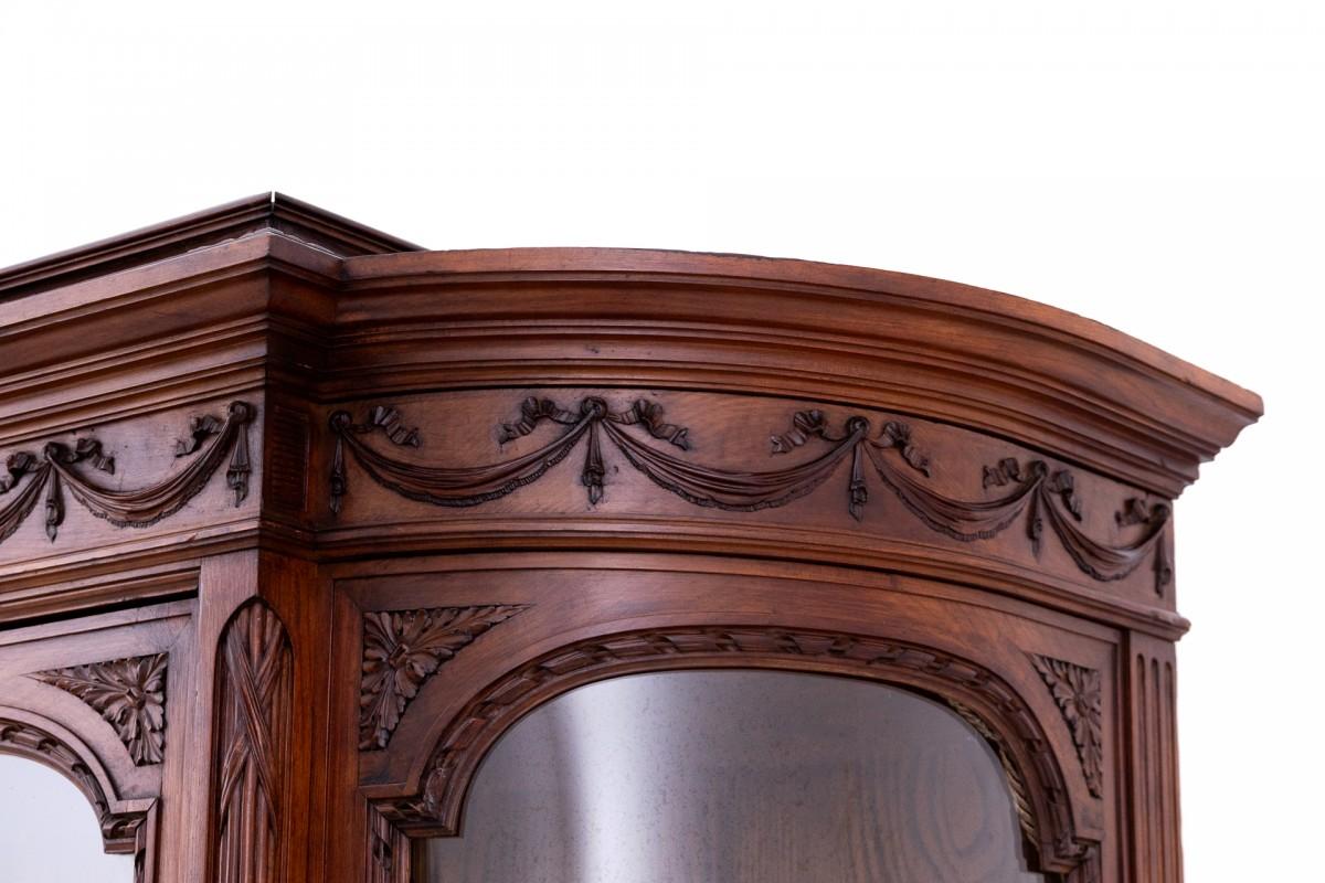 Late 19th Century An extraordinary Louis XVI style display cabinet, France, around 1880. For Sale