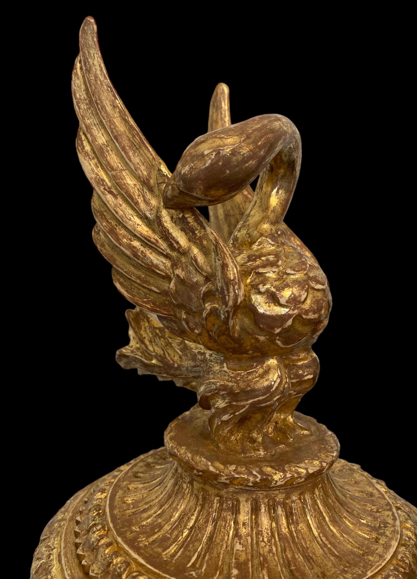 An extremely decorative giltwood three light table lamp In Excellent Condition For Sale In Reepham, GB