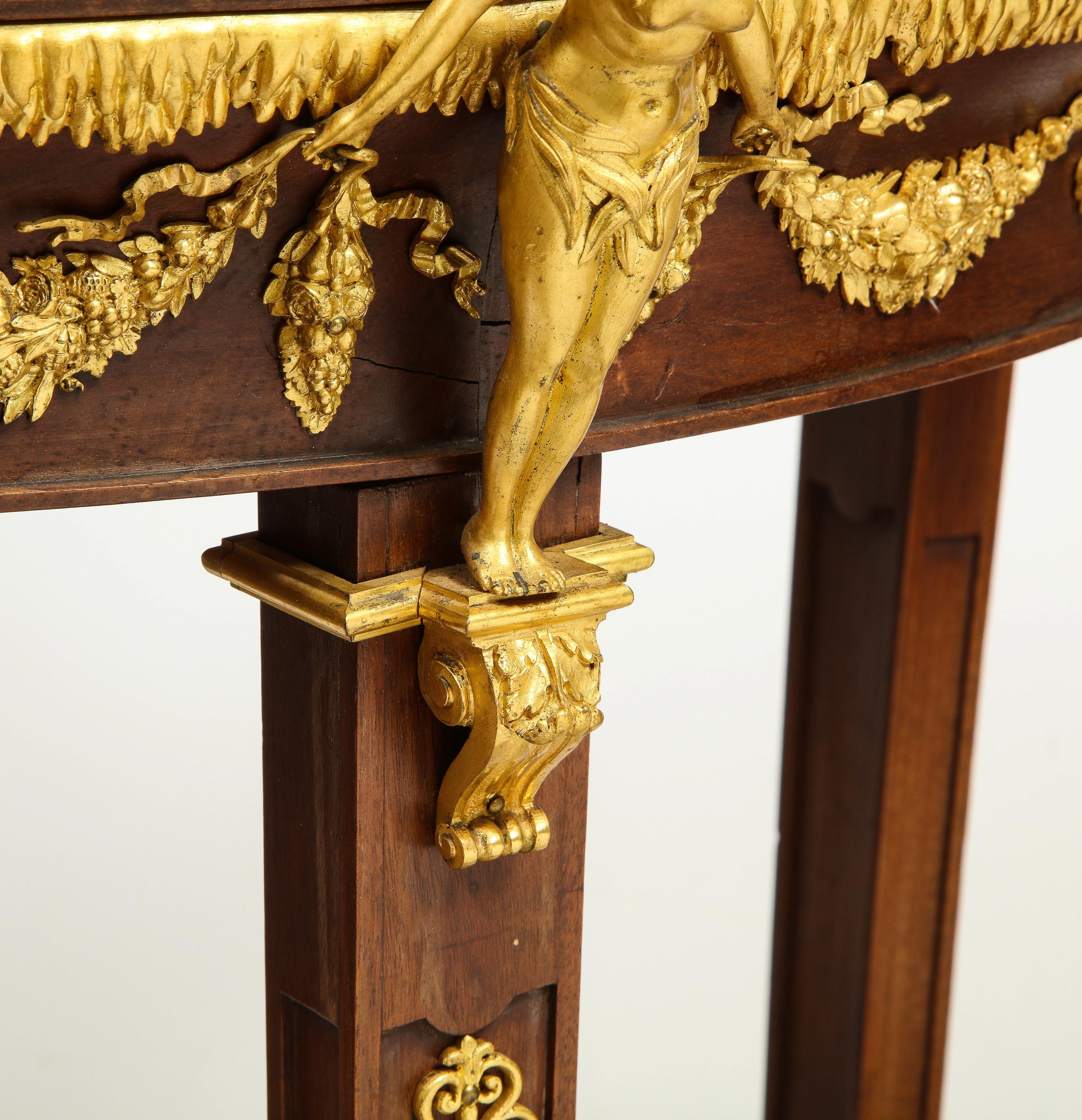 Table centrale russe Empire extrêmement raffinée en acajou monté en bronze doré en vente 4