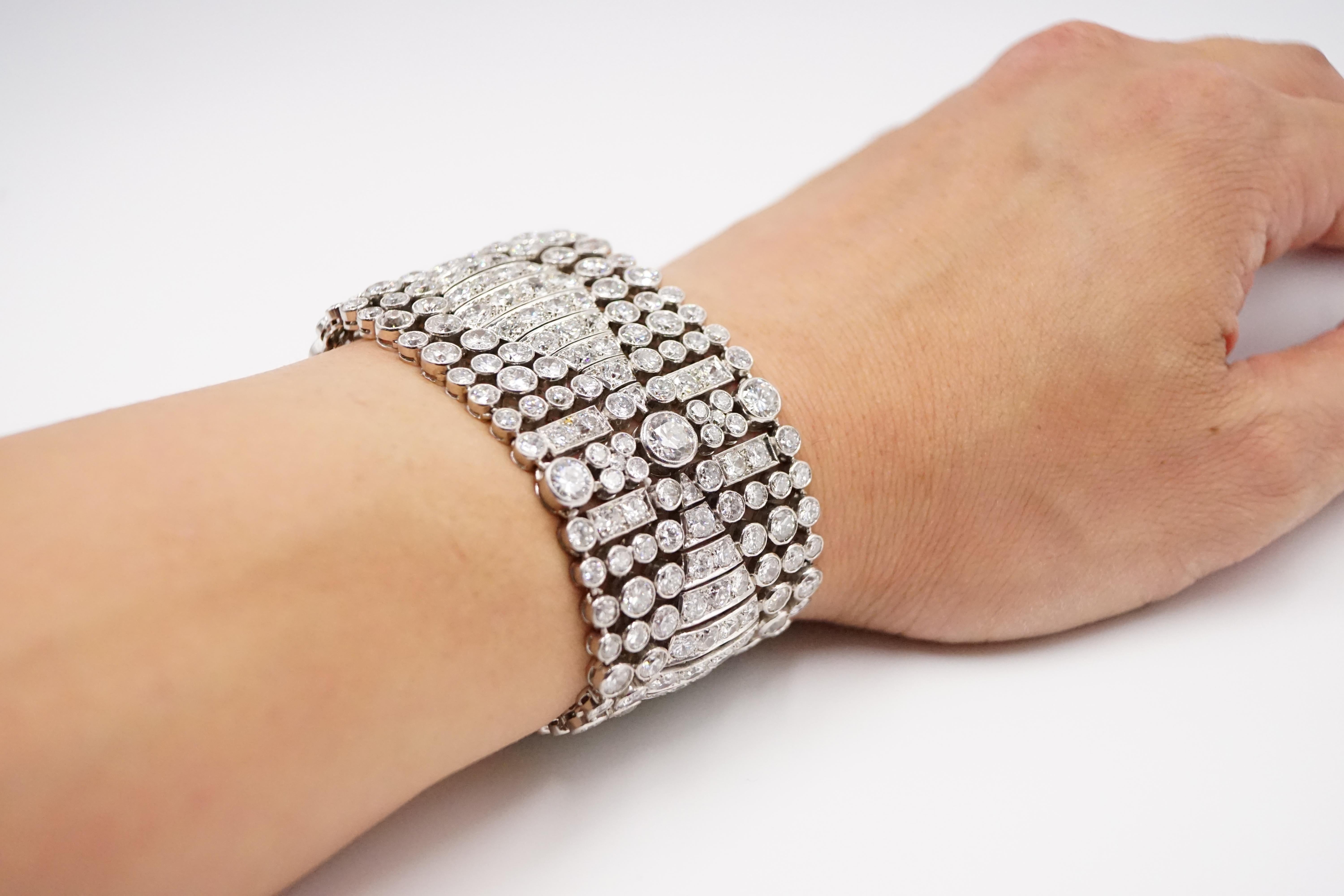 Art déco Extrêmement rare bracelet Art Déco en platine avec 50ct de diamant et marque d'assay française en vente