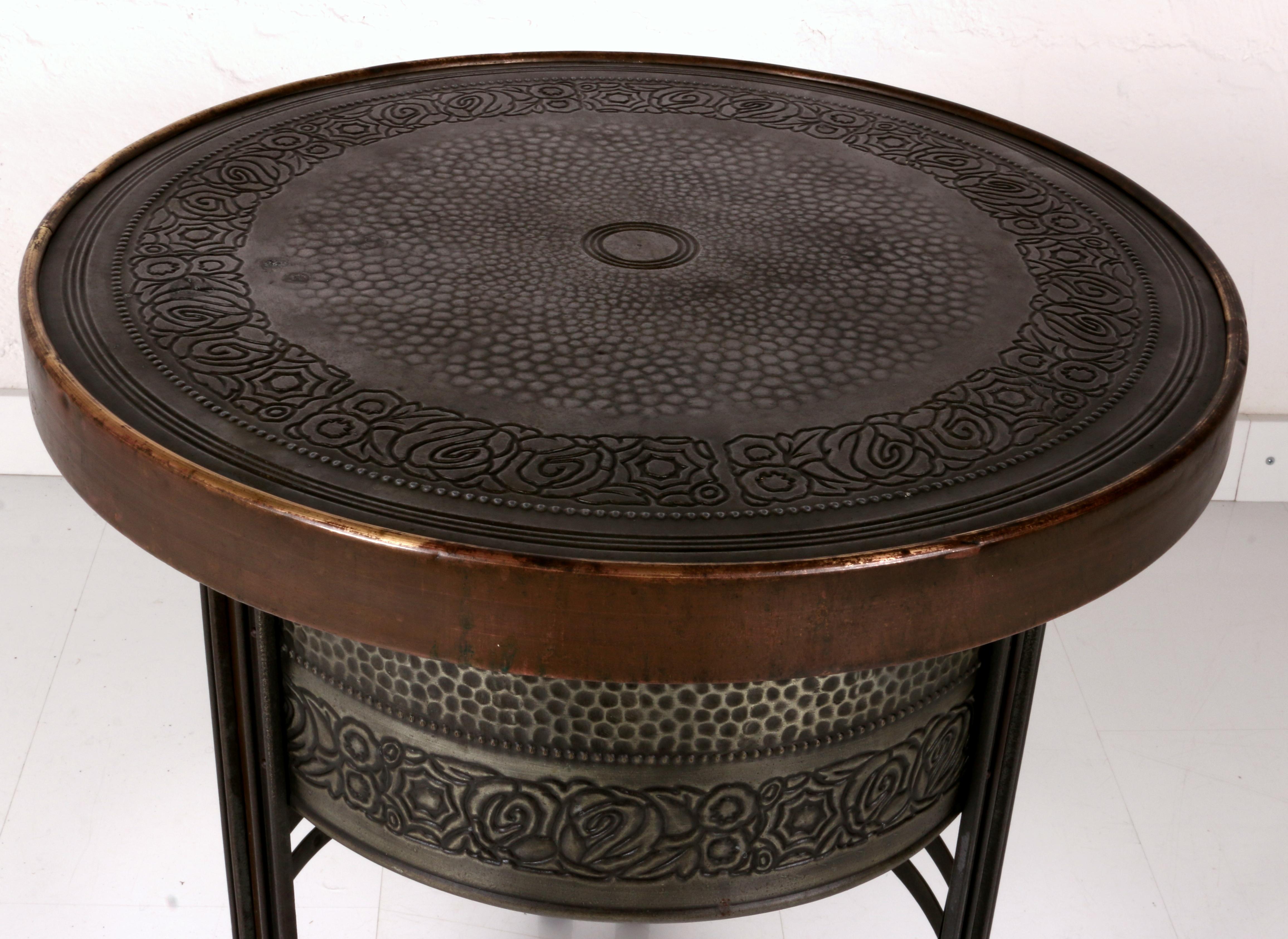 an extremely rare French Art Nouveau side table Paris ar. 1905 iron brass zinc For Sale 7