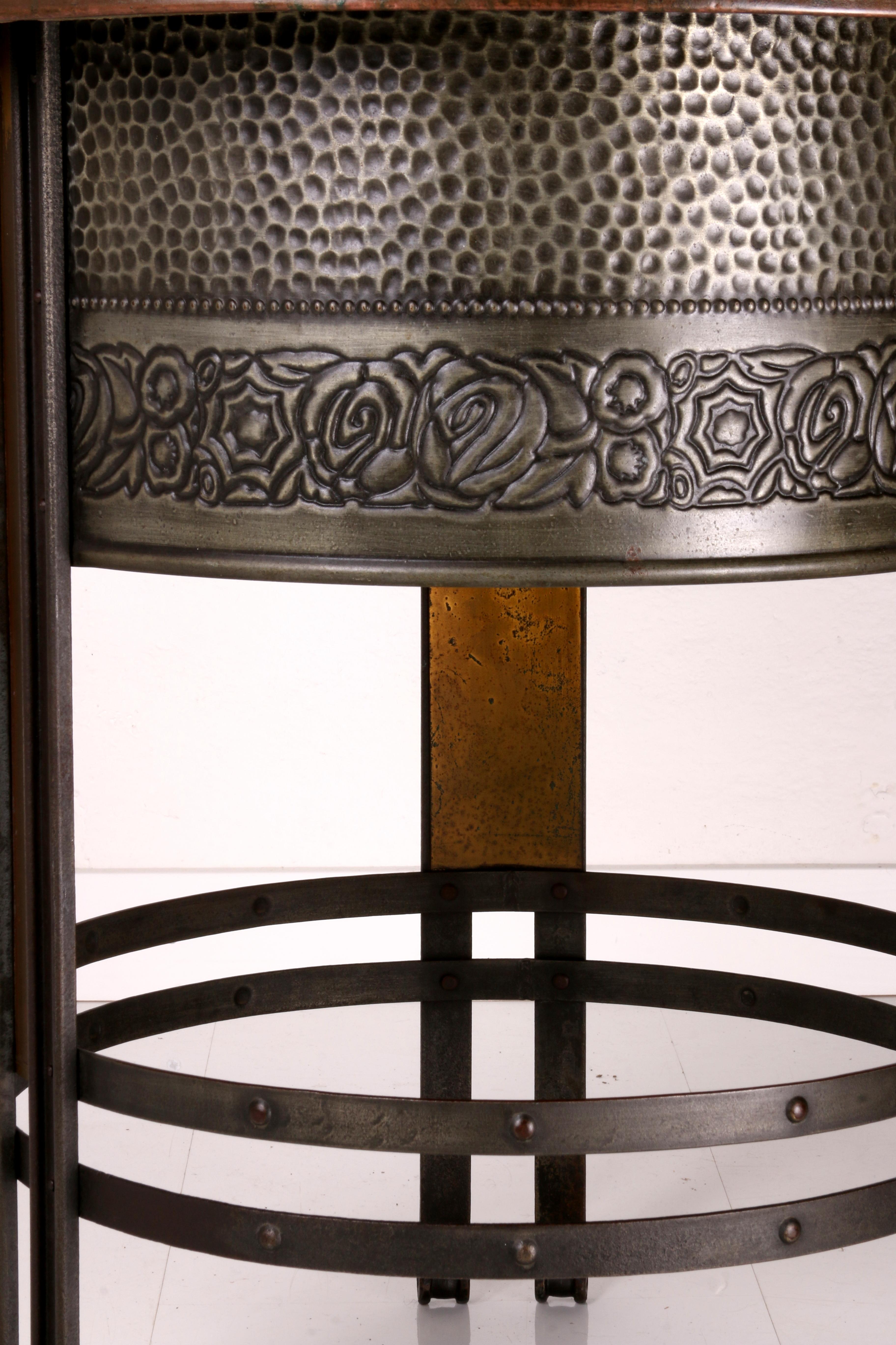 an extremely rare French Art Nouveau side table Paris ar. 1905 iron brass zinc For Sale 2