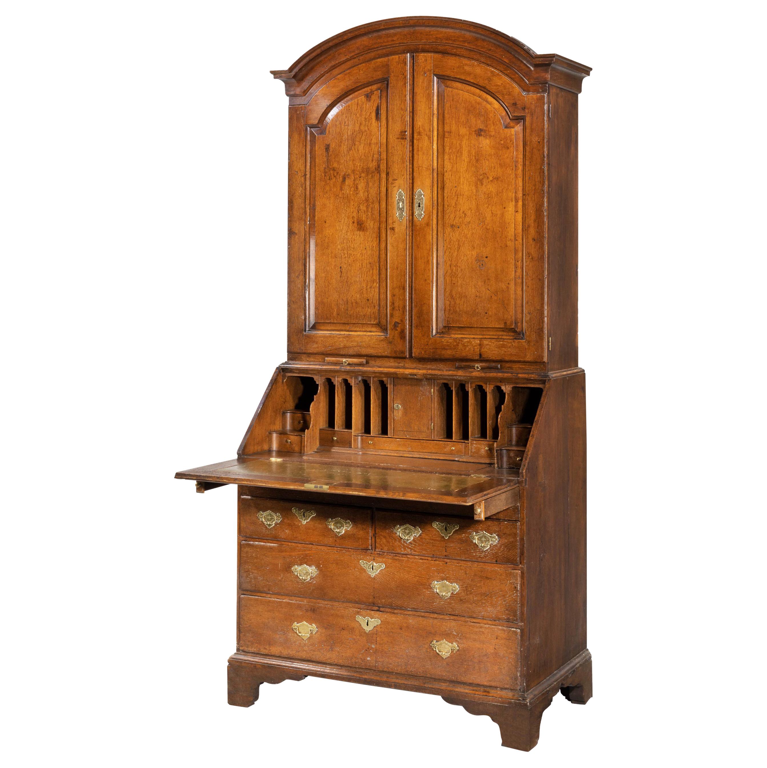 Extremely Well-Drawn Mid-18th Century Oak Bureau