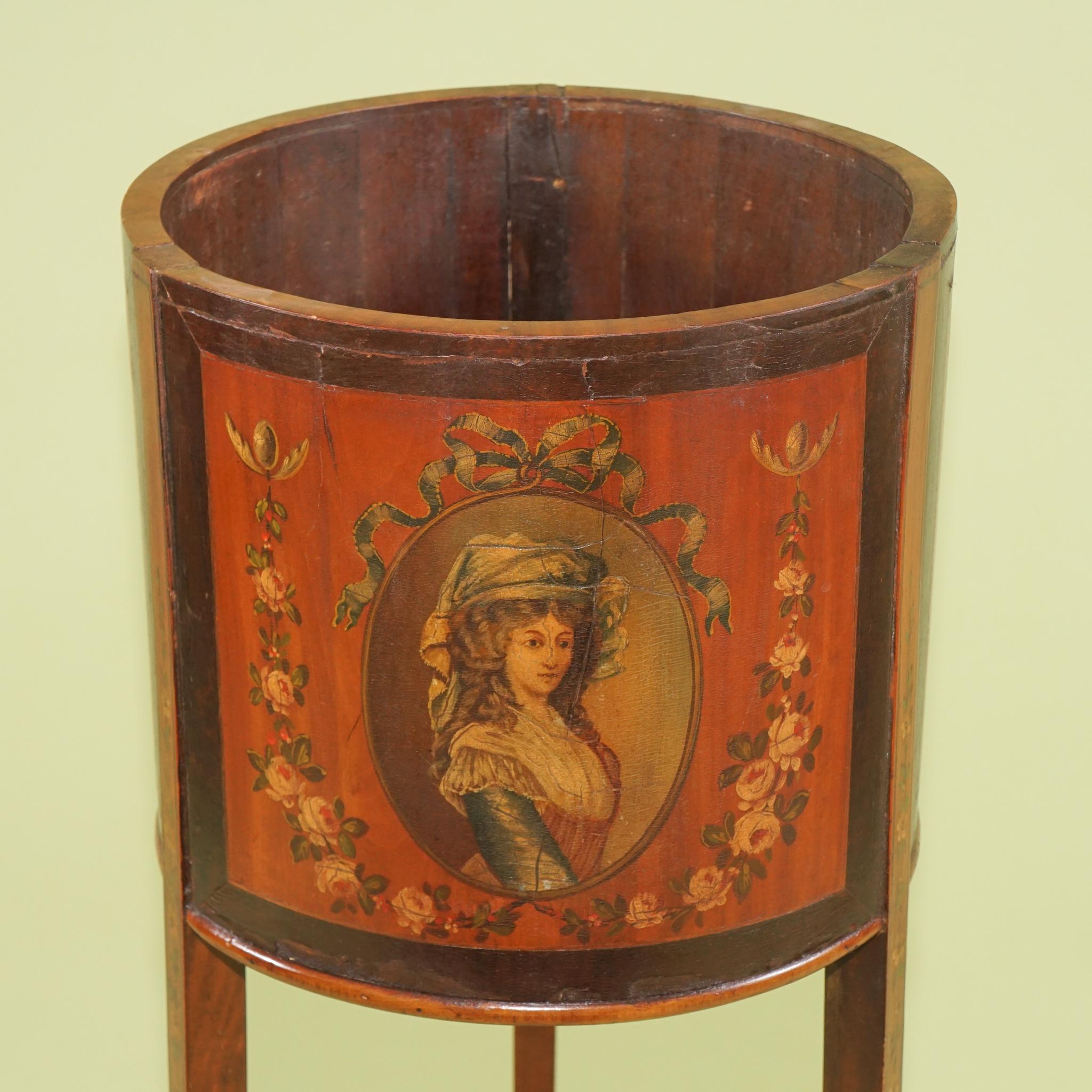 Fina Jardinera Eduardiana Decorada con Pintura de Madera Satinada y Caoba en venta 3