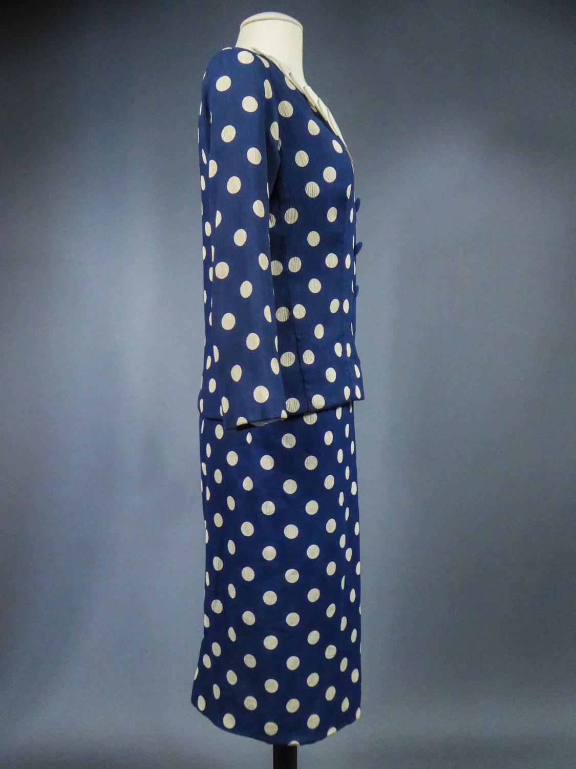 Ein französischer Rockanzug aus Seidenkrepp mit Polkadot von F. Dubois CIRCA 1965 im Angebot 8