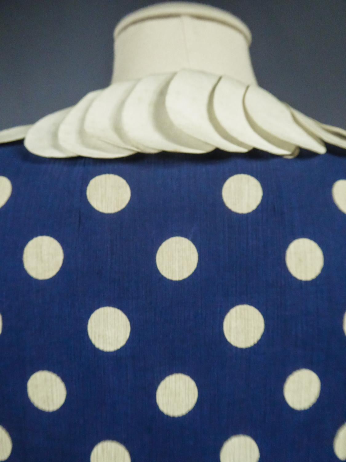 Ein französischer Rockanzug aus Seidenkrepp mit Polkadot von F. Dubois CIRCA 1965 im Angebot 11