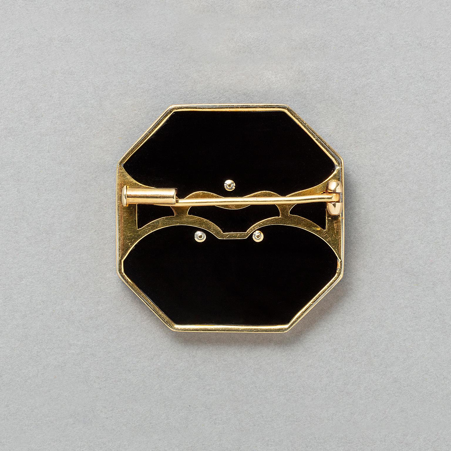 Eine Art Deco-Brosche aus Gold und Platin mit Onyx und Diamant (Art déco) im Angebot