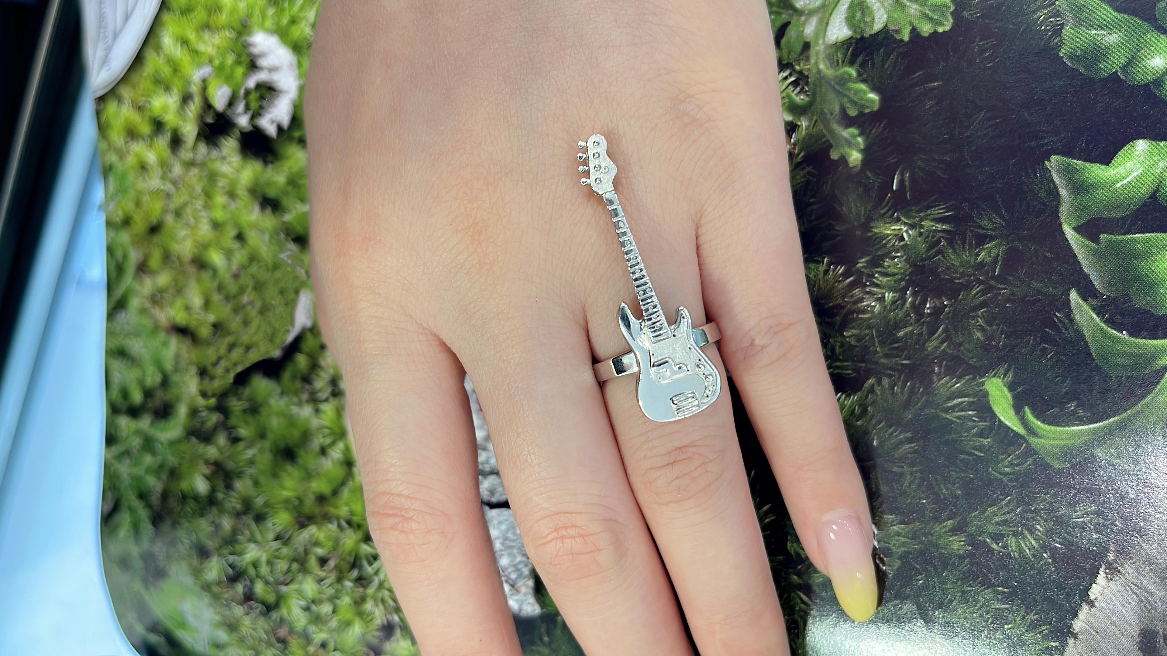 An Hand Made 925 Silver Electric Guitar Rng en vente 1