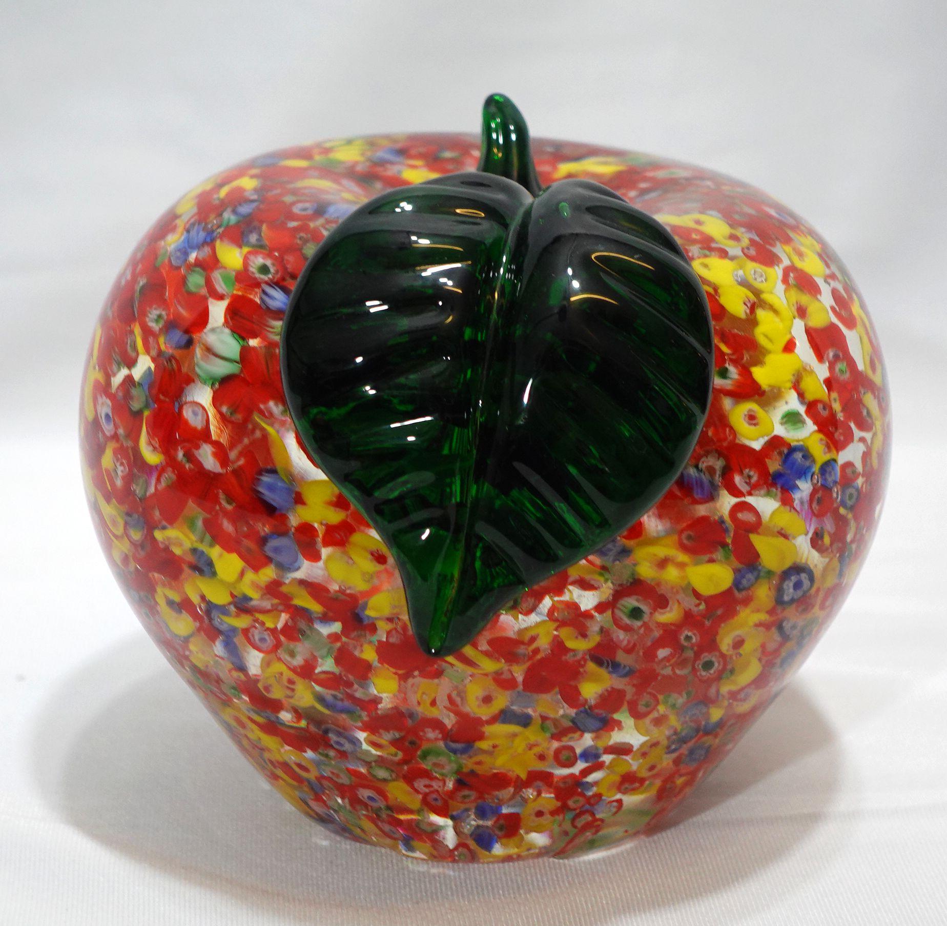 An Heavy and Solid Murano Hand Blown Big Apple Art Glass In Excellent Condition For Sale In Norton, MA