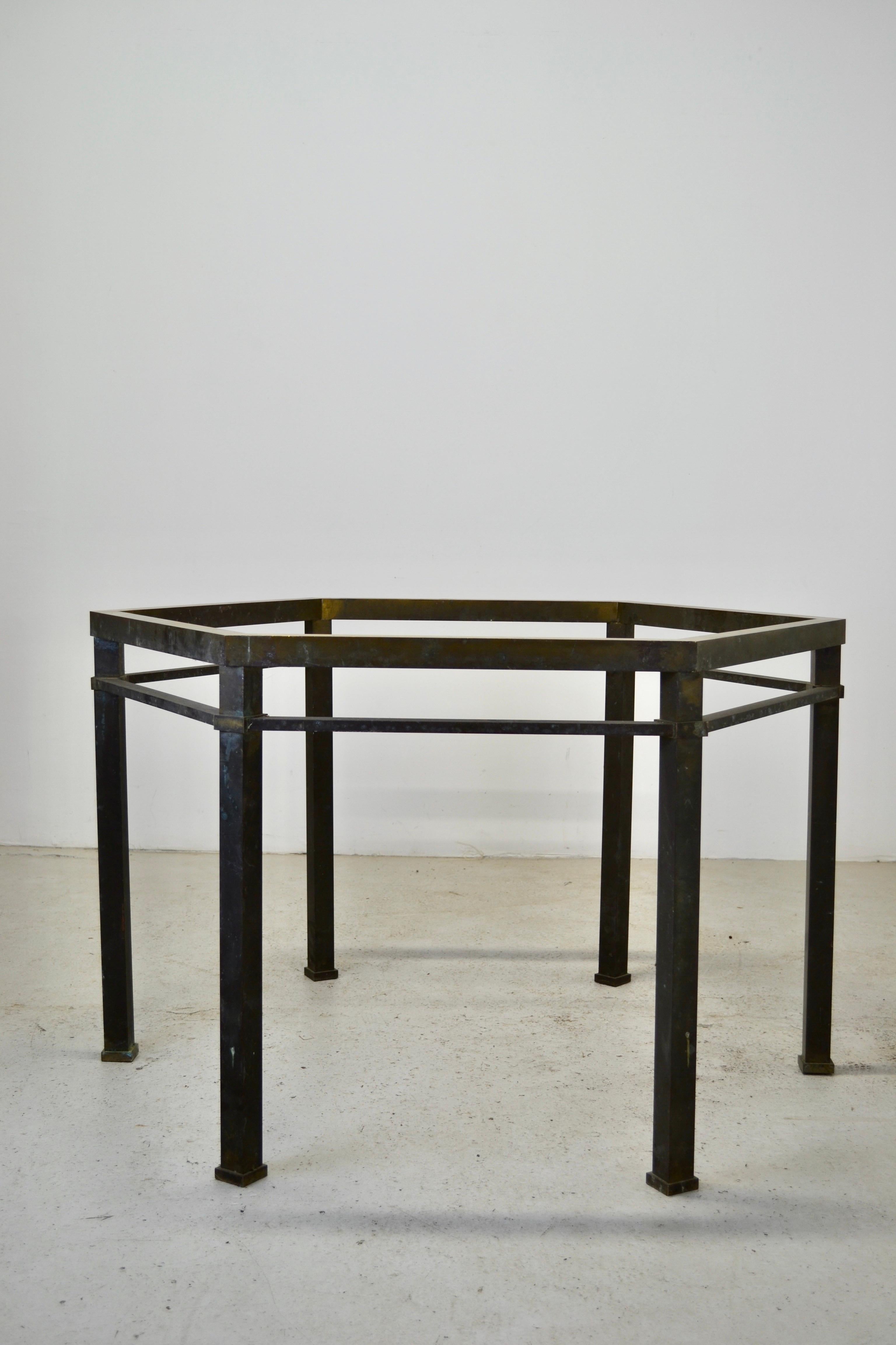 An Hexagonal Dining Table Base in Brass France 1970 In Good Condition For Sale In SOTTEVILLE-LÈS-ROUEN, FR