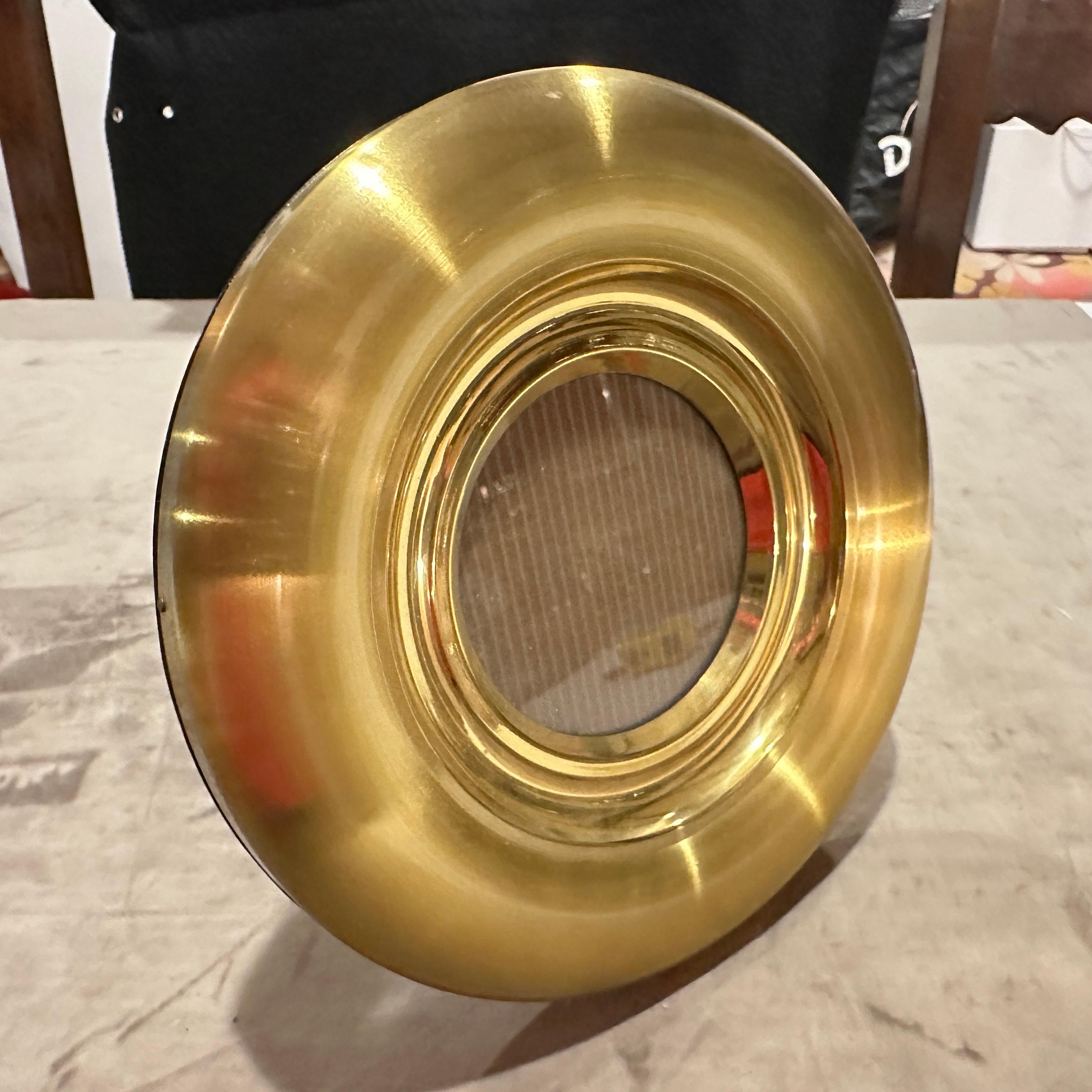 An High Quality 1960s Mid-Century Modern Brass Italian Round Picture Frame For Sale 7