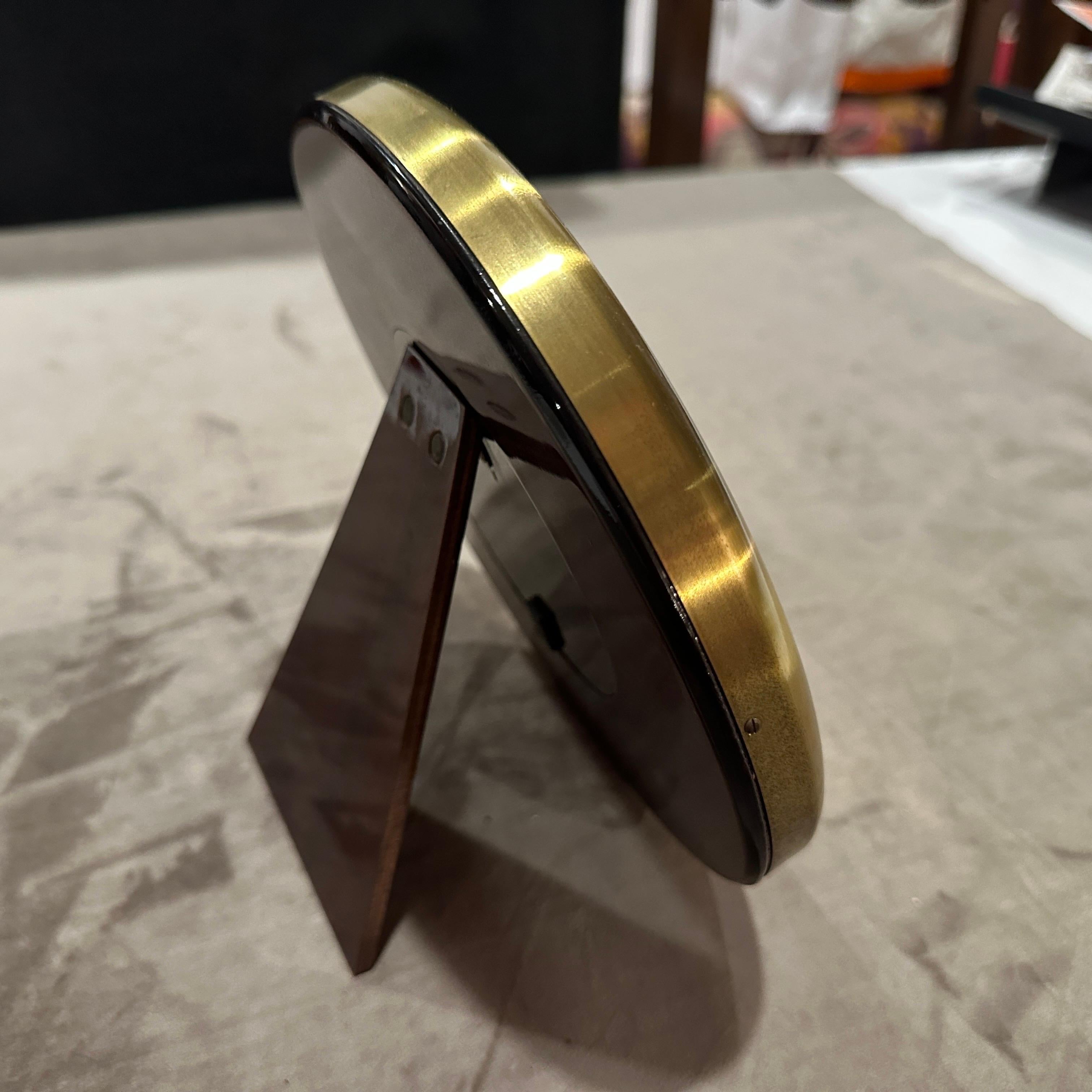 20th Century An High Quality 1960s Mid-Century Modern Brass Italian Round Picture Frame For Sale
