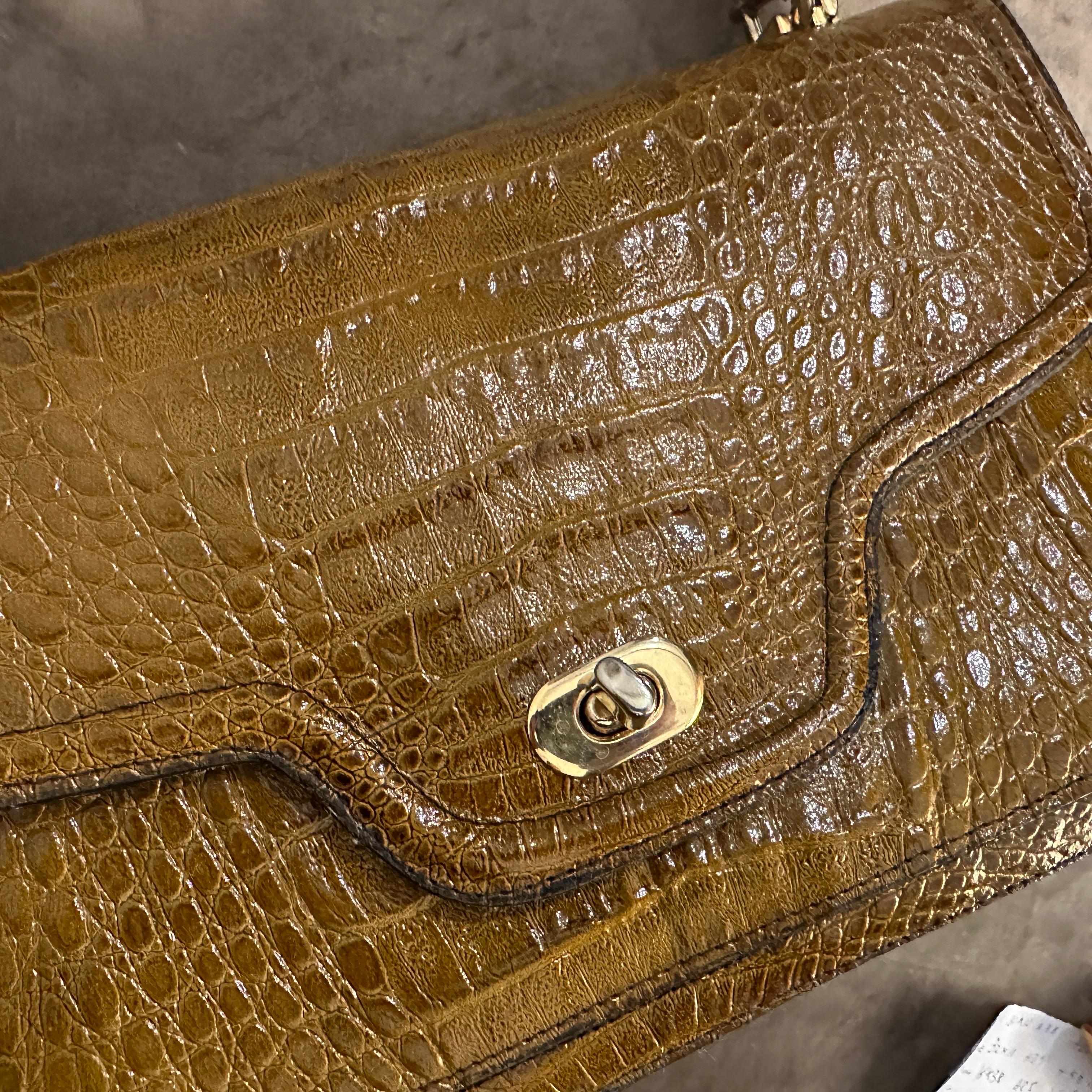 An High Quality 1960s Vintage Light Brown Leather Italian Shoulder Bag für Damen oder Herren im Angebot