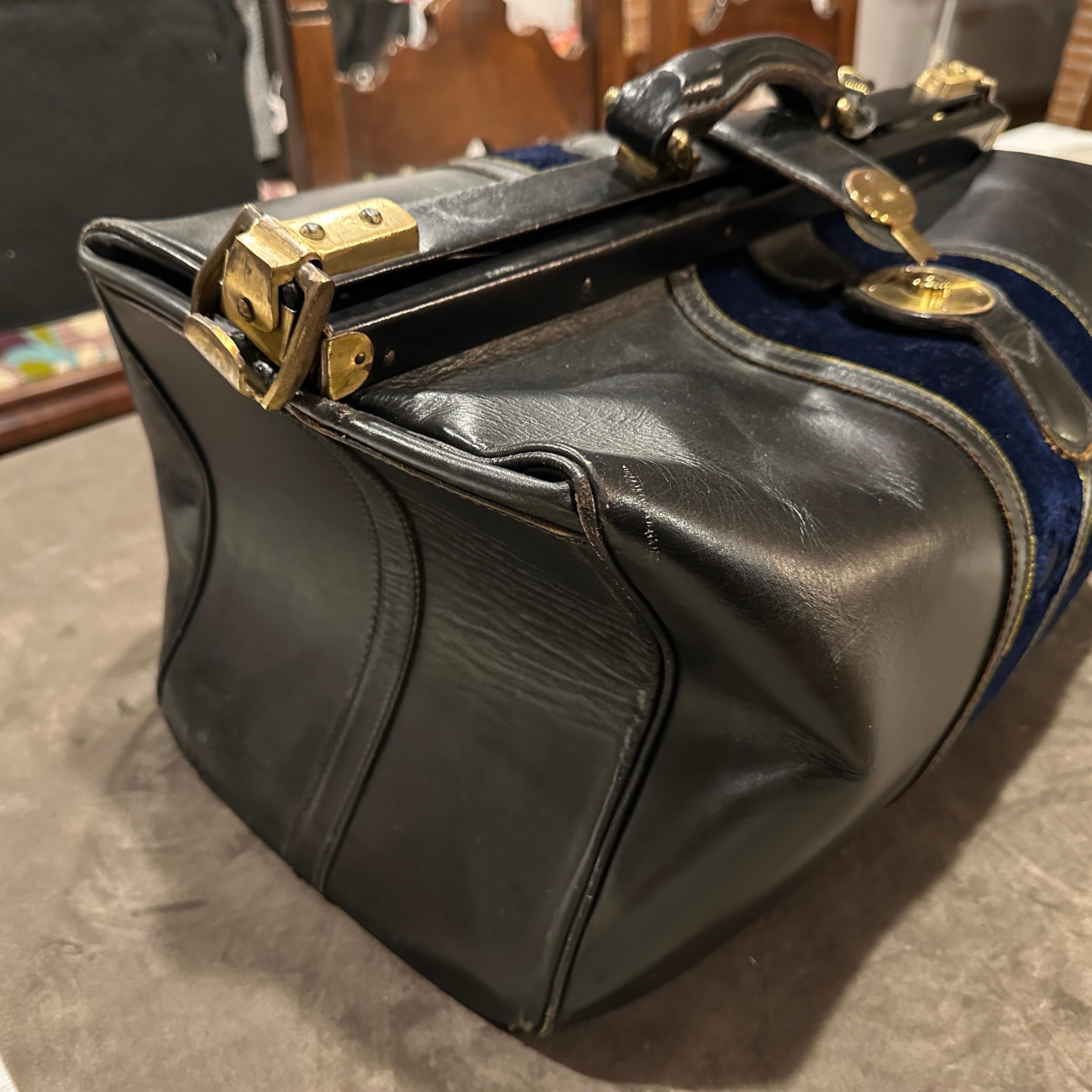 An High Quality 1970s Leather Velvet and Brass Duffel bag by Roberta di Camerino For Sale 10