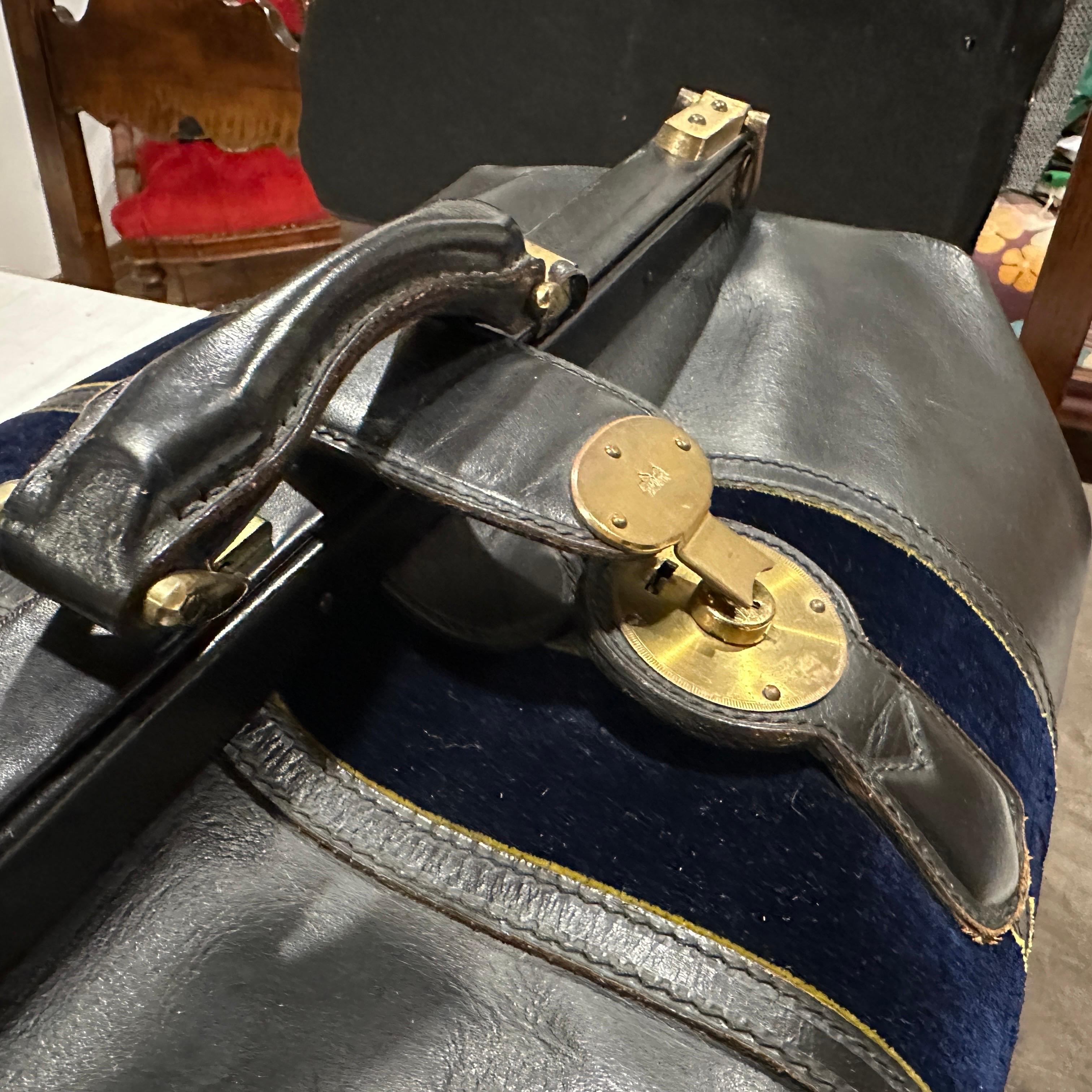 An High Quality 1970s Leather Velvet and Brass Duffel bag by Roberta di Camerino For Sale 15
