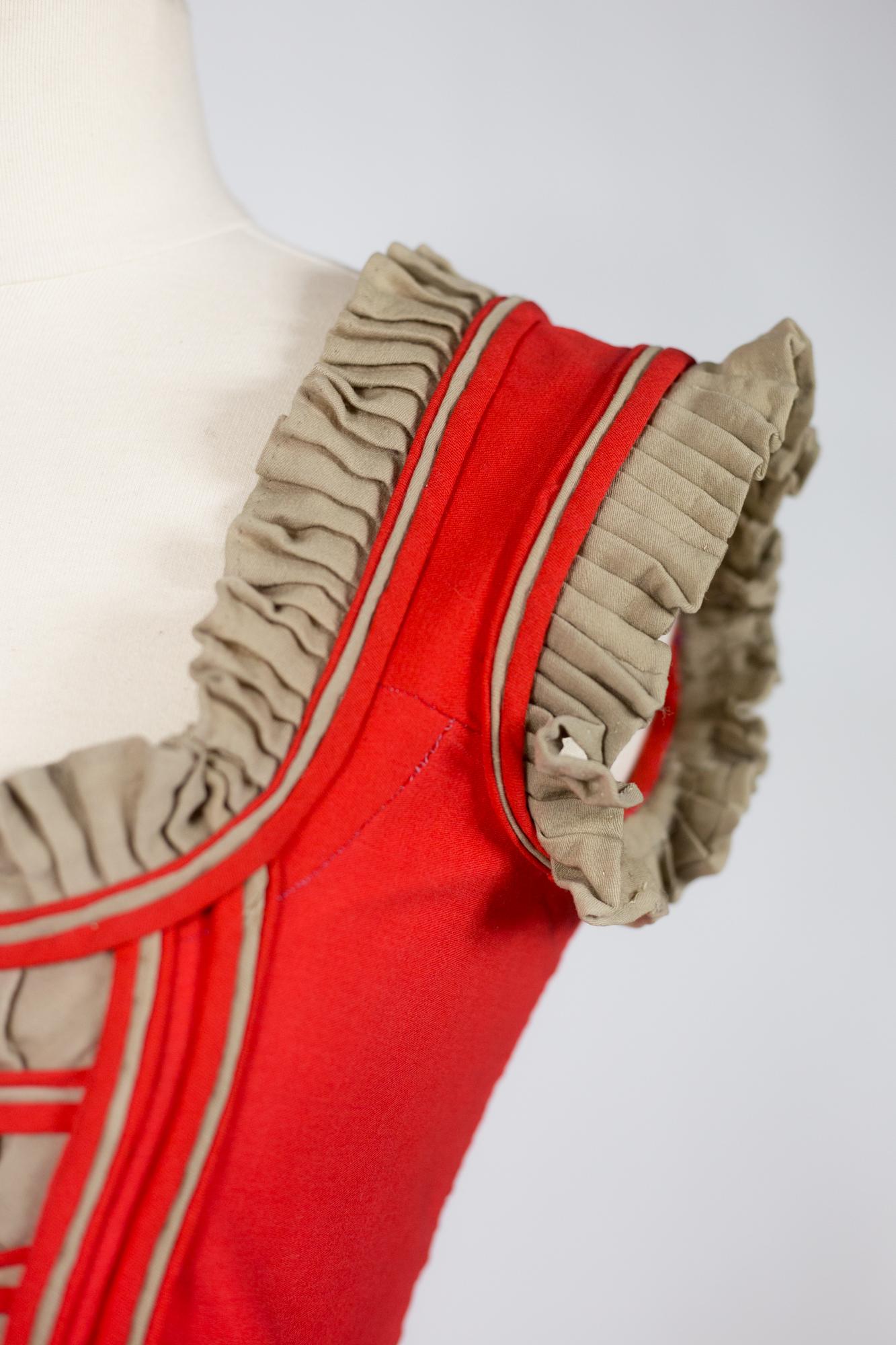 Un abito storico da circo, fantasia o commemorativo in Scarlet Challis USA Circa 1890 in vendita 5